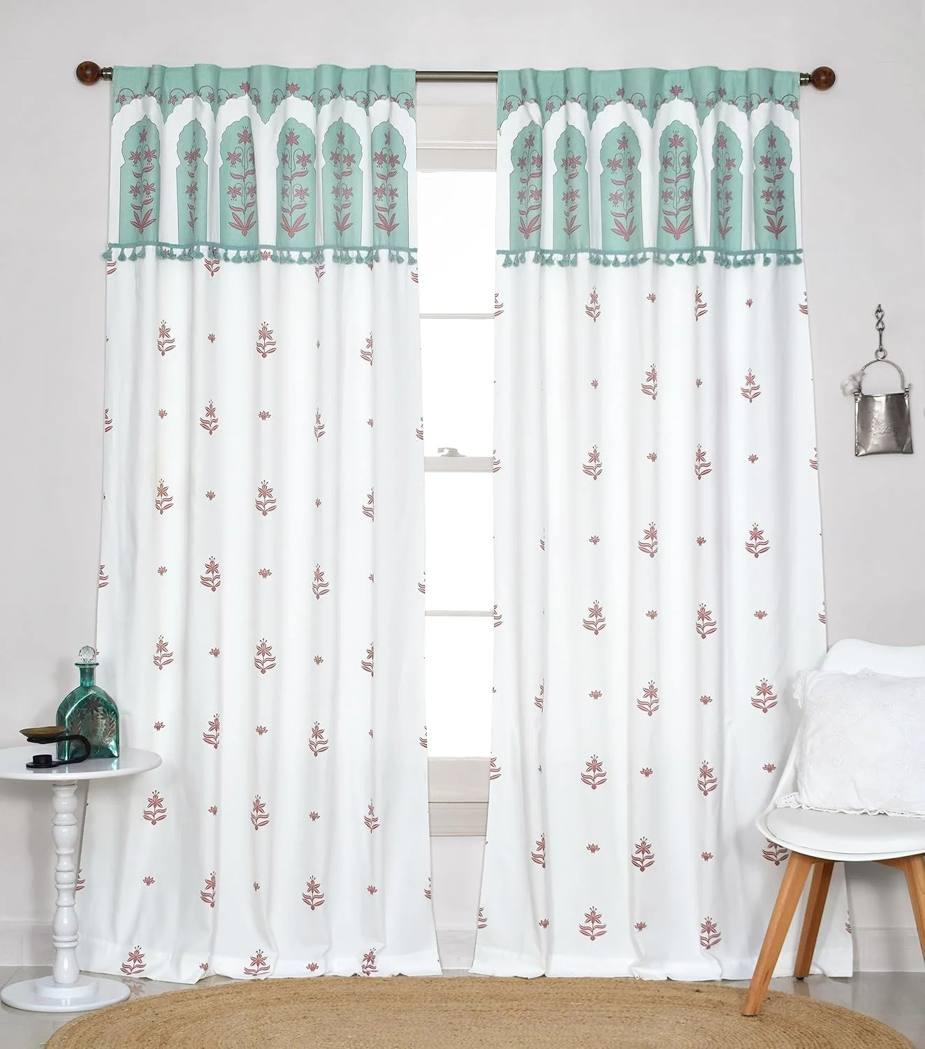 پرده های نخی خالص Tranquebar Curtain Co. برای درب، 60-65% تاریک کننده اتاق، طرح گلدار قومی هندی (تاج: فیروزه ای و صورتی) - 7 فوت، ست 2 عددی (طول 213 سانتی متر) - دارای زبانه پشتی پرده های نخی خالص Tranquebar Curtain Co. برای درب، 60-65% تاریک کننده اتاق، طرح گلدار قومی هندی (تاج: فیروزه ای و صورتی) - 7 فوت، ست 2 عددی (طول 213 سانتی متر) - دارای زبانه پشتی