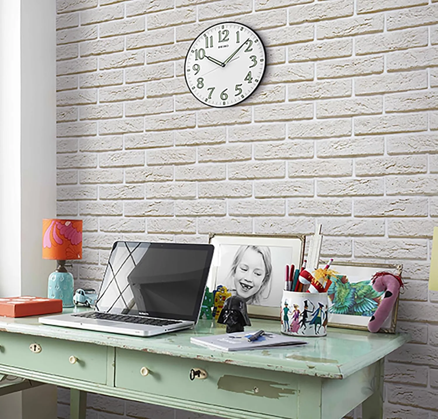 ساعت دیواری سیکو با قاب مشکی و اعداد شبتاب 30 سانتیمتری ساعت دیواری سیکو با قاب مشکی و اعداد شبتاب 30 سانتیمتری