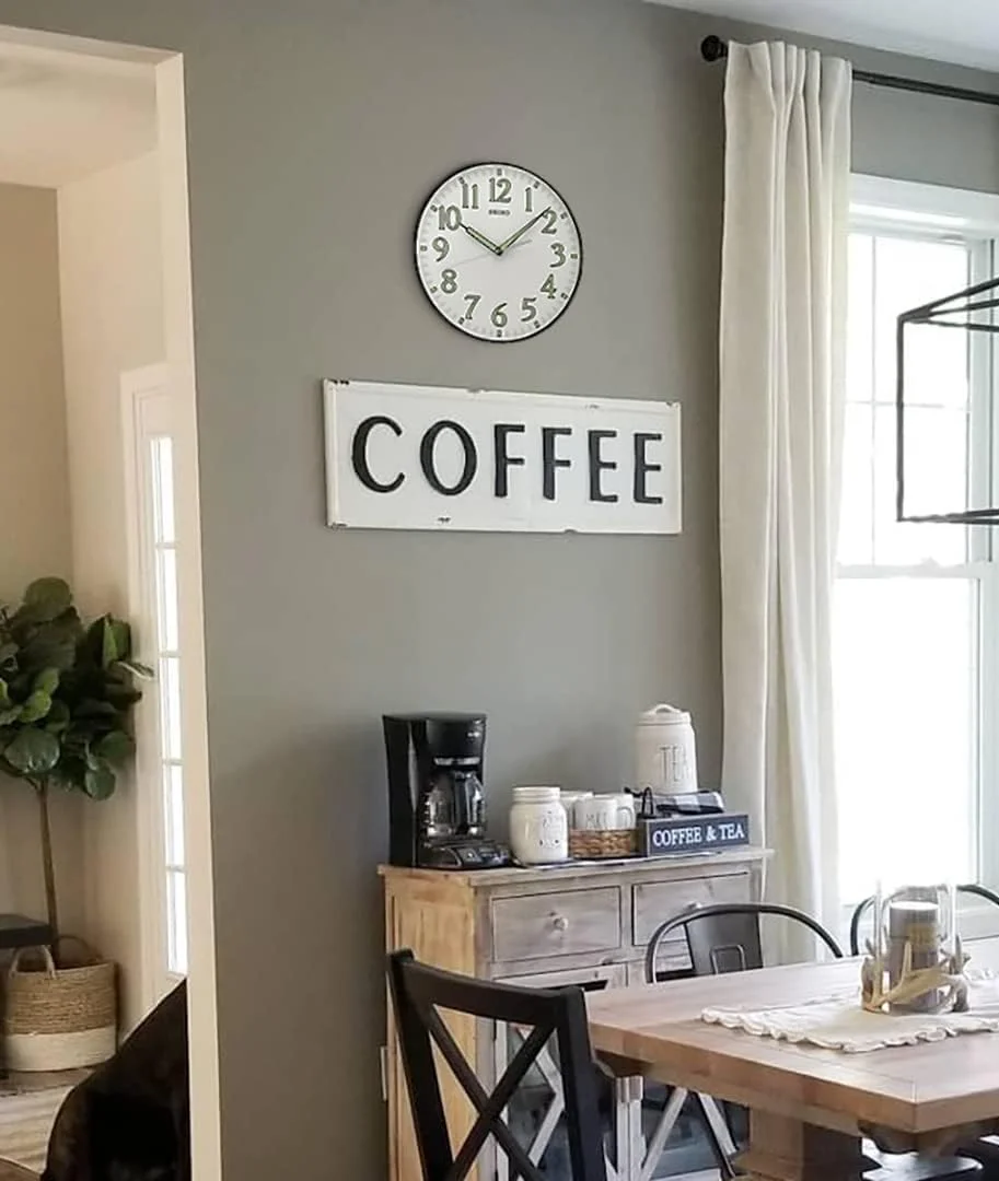 ساعت دیواری سیکو با قاب مشکی و اعداد شبتاب 30 سانتیمتری ساعت دیواری سیکو با قاب مشکی و اعداد شبتاب 30 سانتیمتری