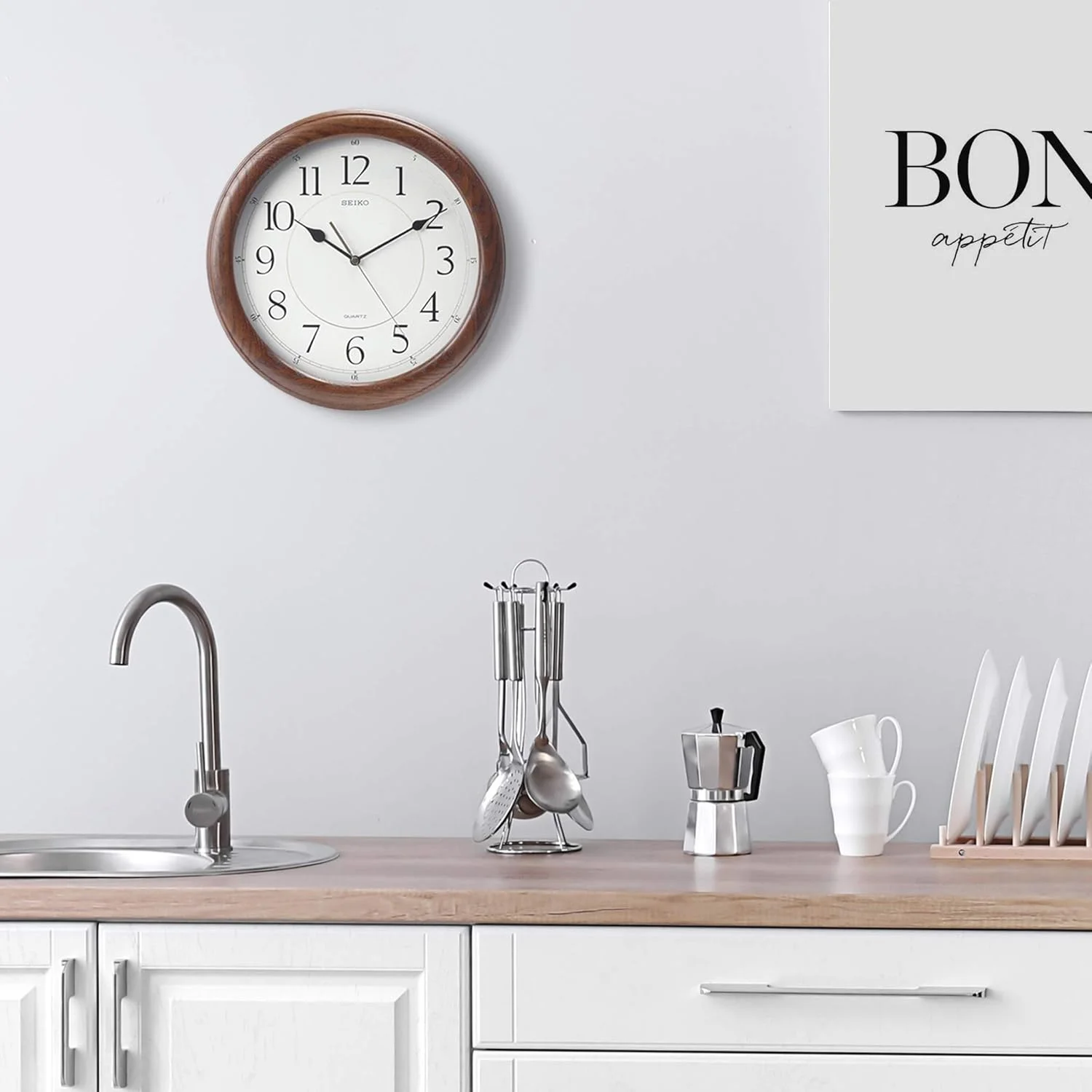 ساعت دیواری سیکو با حرکت آرام ثانیه شمار، قاب چوبی بلوطی تیره، سایز واحد