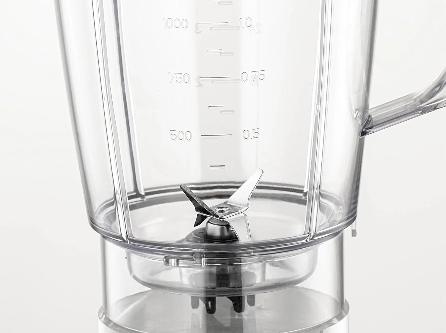 مخلوط کن و اسموتی ساز بلک اند دکر، 500 وات، 1.5 لیتر، تیغه های استیل ضد زنگ، آسیاب، خرد کردن یخ، 2 سرعت + پالس، قفل ایمنی شیشه، طراحی جمع و جور برای نگهداری آسان - سفید، BX520-B5 مخلوط کن و اسموتی ساز بلک اند دکر، 500 وات، 1.5 لیتر، تیغه های استیل ضد زنگ، آسیاب، خرد کردن یخ، 2 سرعت + پالس، قفل ایمنی شیشه، طراحی جمع و جور برای نگهداری آسان - سفید، BX520-B5