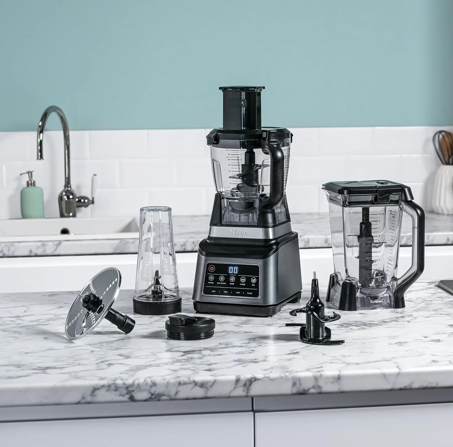 غذاساز، مخلوط کن و خردکن 3 در 1 نینجا با فناوری Auto-iQ، توان 1200 وات، دارای راهنمای دستور پخت، مشکی/خاکستری، مدل BN801ME، 2 سال گارانتی غذاساز، مخلوط کن و خردکن 3 در 1 نینجا با فناوری Auto-iQ، توان 1200 وات، دارای راهنمای دستور پخت، مشکی/خاکستری، مدل BN801ME، 2 سال گارانتی