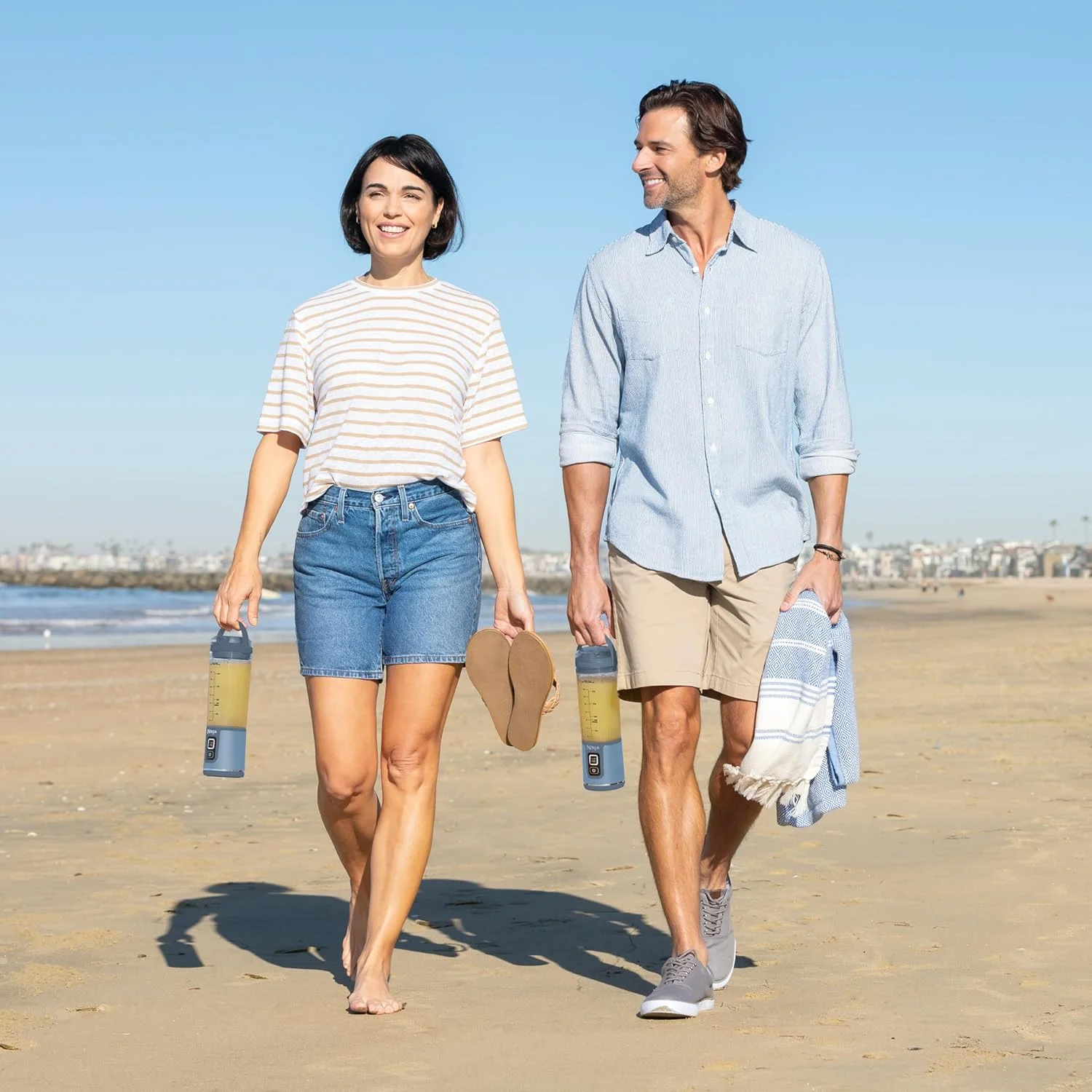 مخلوط کن قابل حمل نینجا بلاست BC151EUNV / مخلوط کن / اسموتی ساز، لیوان 530 میلی لیتری، درب ضد نشت، میکسر کوچک قدرتمند، بی سیم و قابل شارژ، خرد کردن یخ و میوه، آبی مخلوط کن قابل حمل نینجا بلاست BC151EUNV / مخلوط کن / اسموتی ساز، لیوان 530 میلی لیتری، درب ضد نشت، میکسر کوچک قدرتمند، بی سیم و قابل شارژ، خرد کردن یخ و میوه، آبی