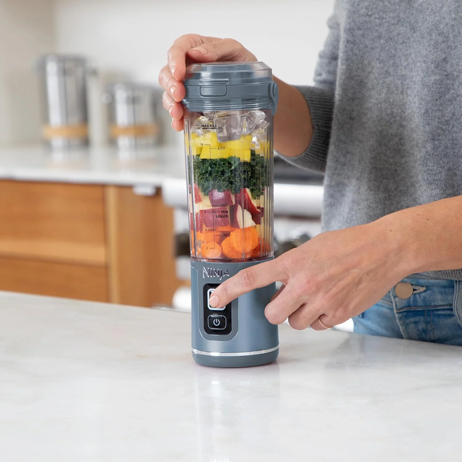 مخلوط کن قابل حمل نینجا بلاست BC151EUNV / مخلوط کن / اسموتی ساز، لیوان 530 میلی لیتری، درب ضد نشت، میکسر کوچک قدرتمند، بی سیم و قابل شارژ، خرد کردن یخ و میوه، آبی مخلوط کن قابل حمل نینجا بلاست BC151EUNV / مخلوط کن / اسموتی ساز، لیوان 530 میلی لیتری، درب ضد نشت، میکسر کوچک قدرتمند، بی سیم و قابل شارژ، خرد کردن یخ و میوه، آبی