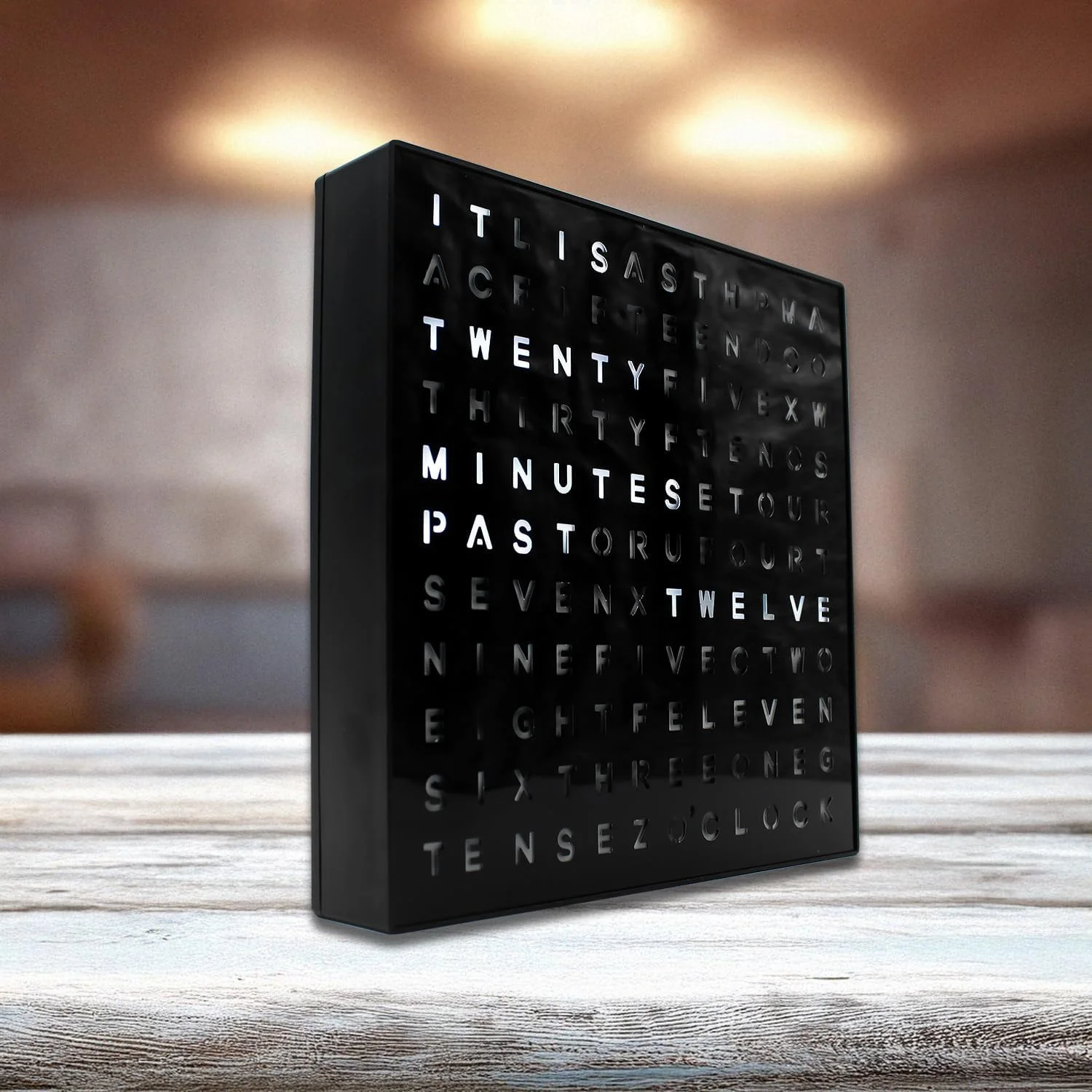 ساعت کلمه ای Mad Monkey - ساعت دیواری مدرن برای ایستادن یا آویزان کردن - شیک برای خانه، اتاق نشیمن، دفتر و اتاق خواب - طراحی ظریف