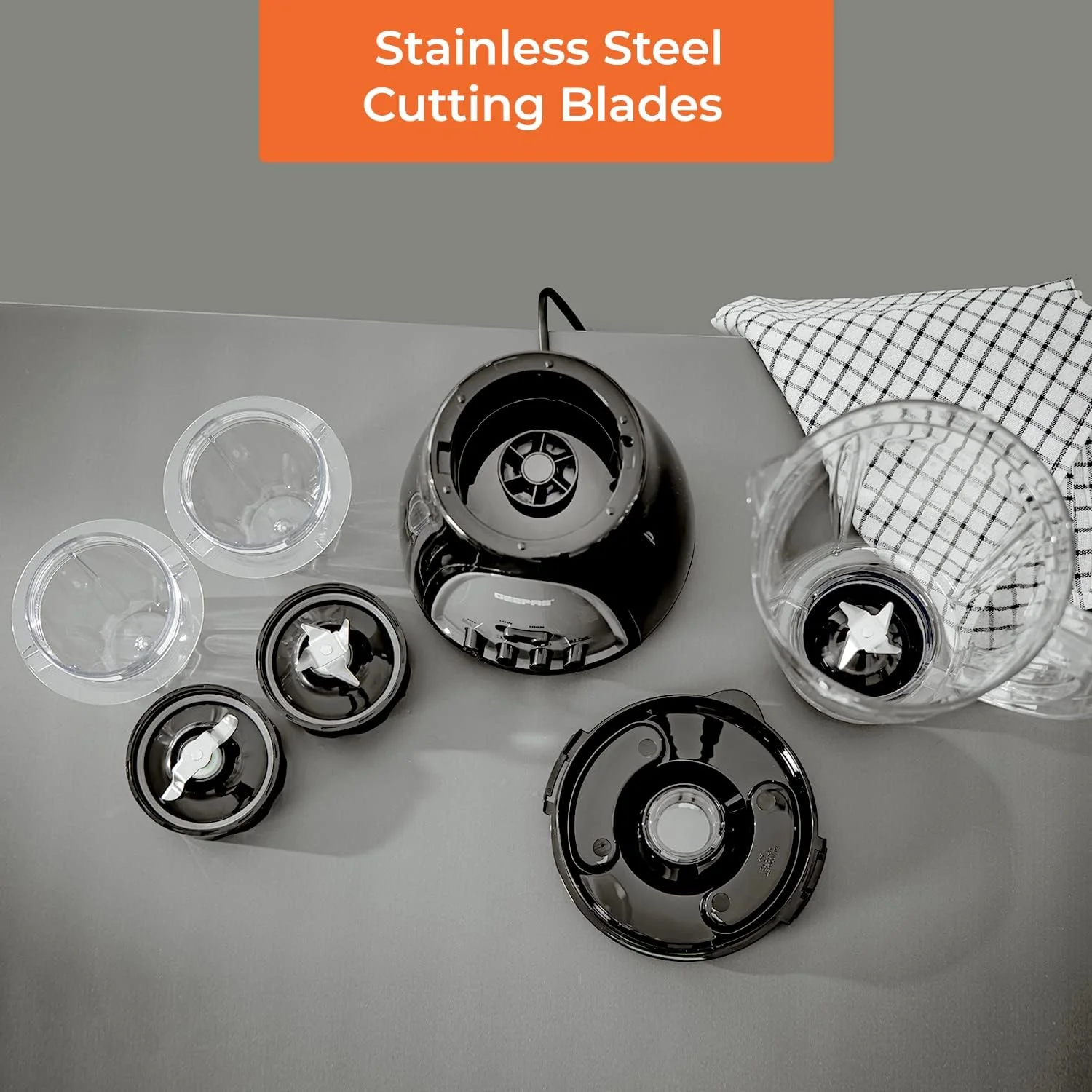 مخلوط کن 3 در 1 Geepas GSB44034، موتور قدرتمند 600 وات، تیغه های برش فولادی ضد زنگ، 3 سرعت با عملکرد پالس، آبمیوه گیری 1.8 لیتری برای میوه ها و سبزیجات کامل، یخ خردکن، سفید