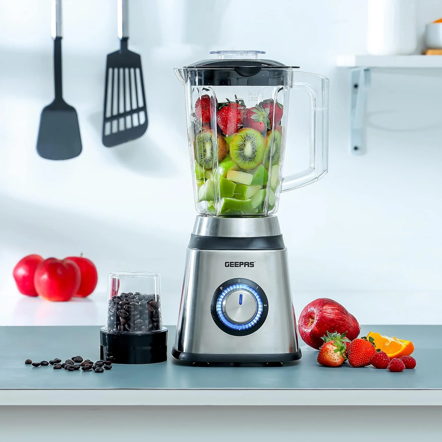 مخلوط کن فوق العاده Geepas مدل GSB5446N، موتور قدرتمند 600 وات با 2 تنظیم سرعت و پالس، پارچ های شفاف و نشکن با تیغه فولادی ضد زنگ، دارای آسیاب