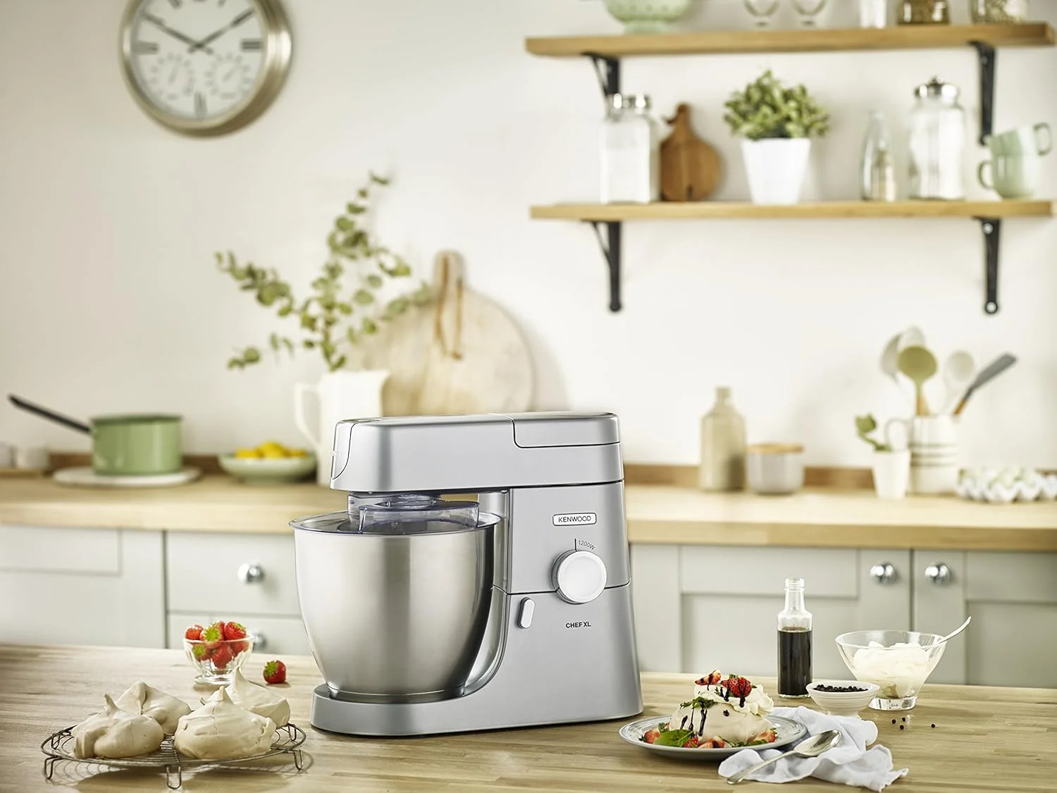 میکسر ایستاده کنوود مدل CHEF XL KVL4230S با بدنه فلزی، موتور 1200 وات، کاسه استیل 6.7 لیتری، سری K-Beater، همزن، خمیرزن، مخلوط کن شیشه ای، چرخ گوشت و آسیاب چند منظوره - نقره ای میکسر ایستاده کنوود مدل CHEF XL KVL4230S با بدنه فلزی، موتور 1200 وات، کاسه استیل 6.7 لیتری، سری K-Beater، همزن، خمیرزن، مخلوط کن شیشه ای، چرخ گوشت و آسیاب چند منظوره - نقره ای