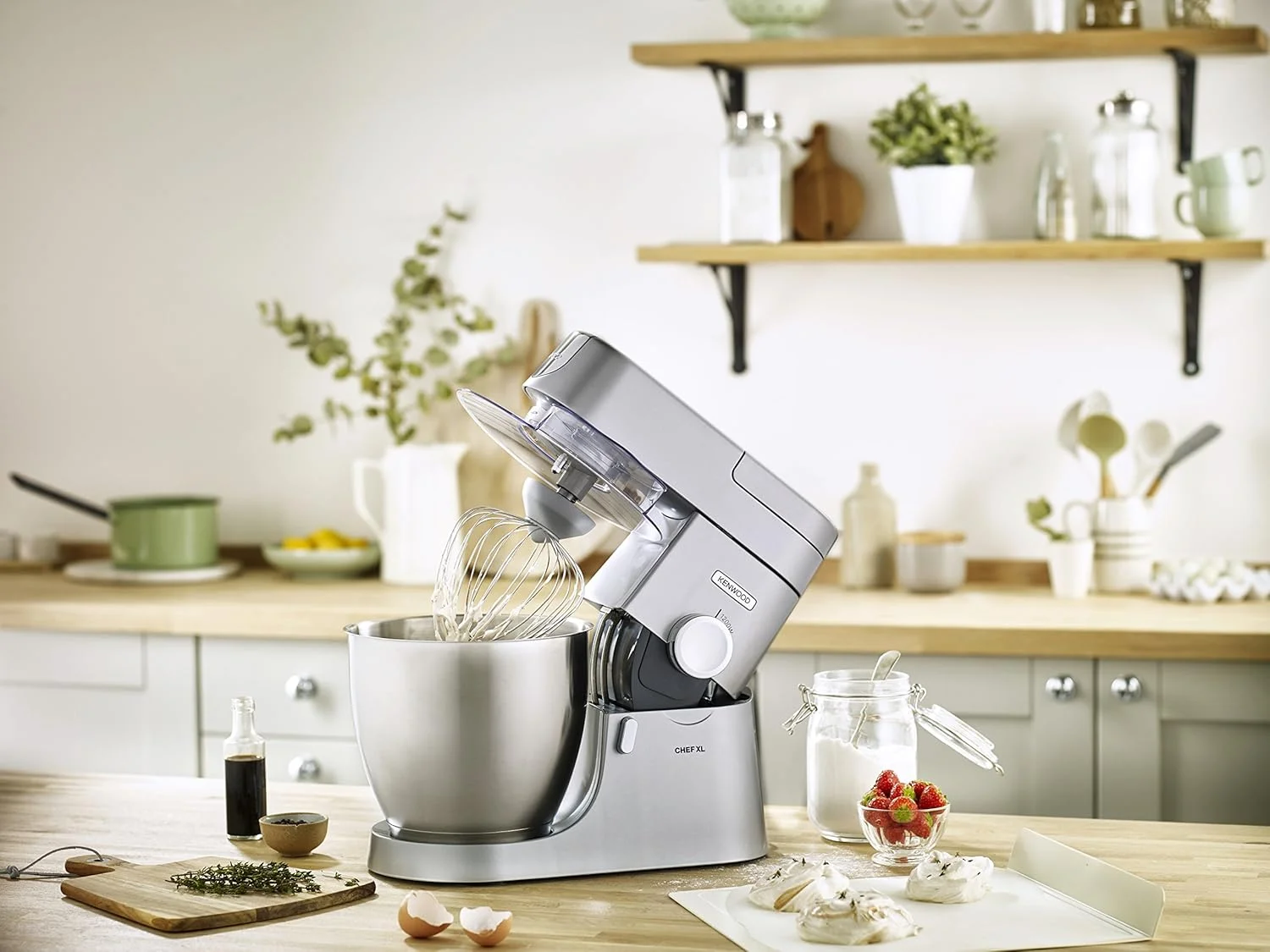 میکسر ایستاده کنوود مدل CHEF XL KVL4230S با بدنه فلزی، موتور 1200 وات، کاسه استیل 6.7 لیتری، سری K-Beater، همزن، خمیرزن، مخلوط کن شیشه ای، چرخ گوشت و آسیاب چند منظوره - نقره ای میکسر ایستاده کنوود مدل CHEF XL KVL4230S با بدنه فلزی، موتور 1200 وات، کاسه استیل 6.7 لیتری، سری K-Beater، همزن، خمیرزن، مخلوط کن شیشه ای، چرخ گوشت و آسیاب چند منظوره - نقره ای