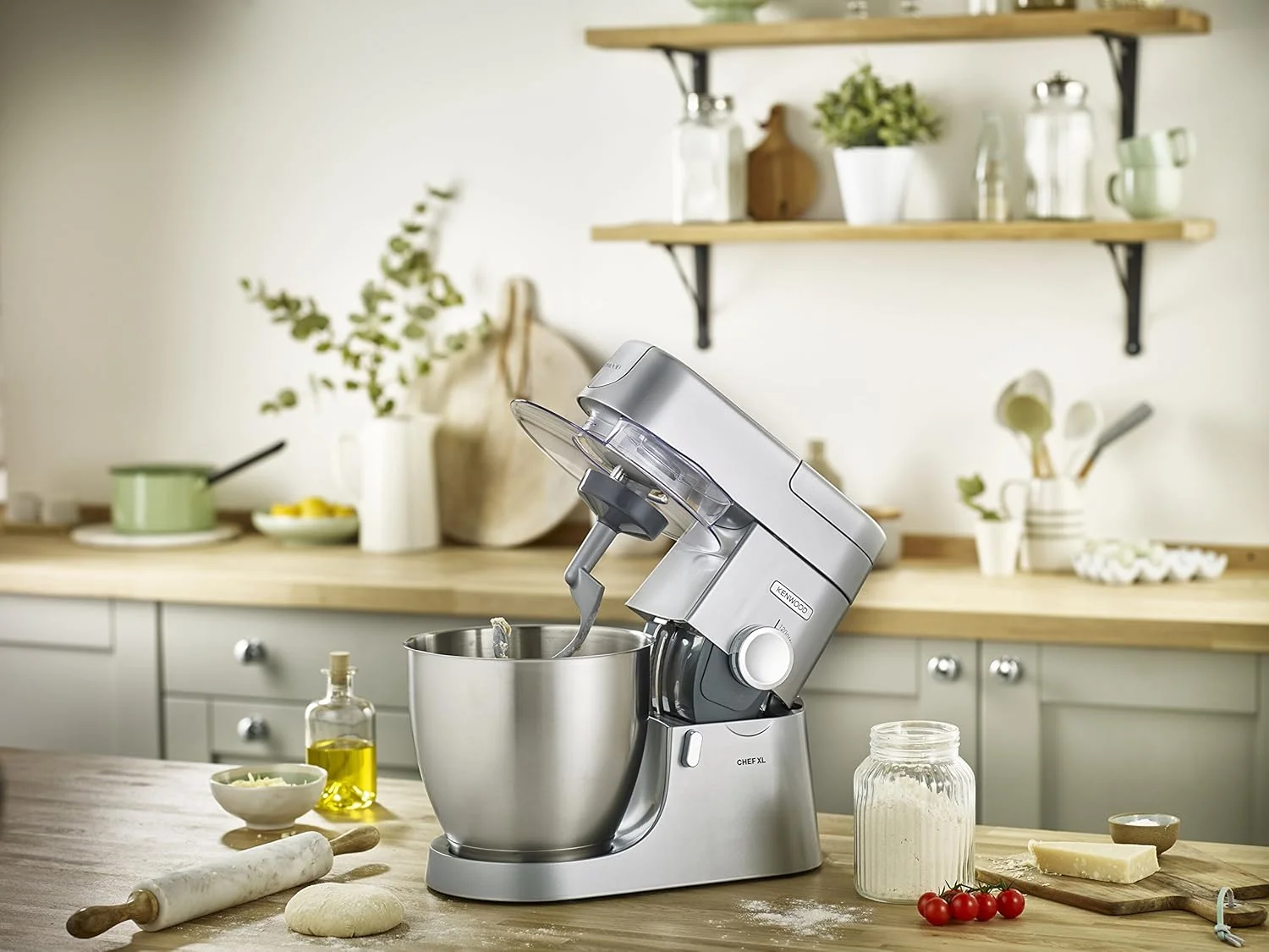 میکسر ایستاده کنوود مدل CHEF XL KVL4230S با بدنه فلزی، موتور 1200 وات، کاسه استیل 6.7 لیتری، سری K-Beater، همزن، خمیرزن، مخلوط کن شیشه ای، چرخ گوشت و آسیاب چند منظوره - نقره ای میکسر ایستاده کنوود مدل CHEF XL KVL4230S با بدنه فلزی، موتور 1200 وات، کاسه استیل 6.7 لیتری، سری K-Beater، همزن، خمیرزن، مخلوط کن شیشه ای، چرخ گوشت و آسیاب چند منظوره - نقره ای
