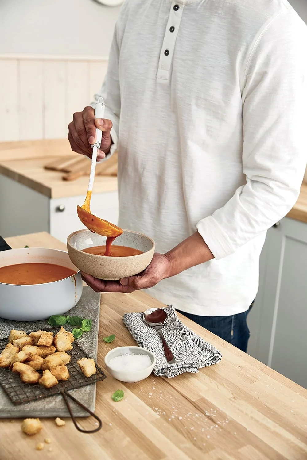 مخلوط کن دستی KENWOOD با میله فلزی 600 وات، دارای لیوان مدرج، عملکرد توربو، قابل جدا شدن برای تمیز کردن آسان مدل HBM02.001WH سفید/نقره ای مخلوط کن دستی KENWOOD با میله فلزی 600 وات، دارای لیوان مدرج، عملکرد توربو، قابل جدا شدن برای تمیز کردن آسان مدل HBM02.001WH سفید/نقره ای