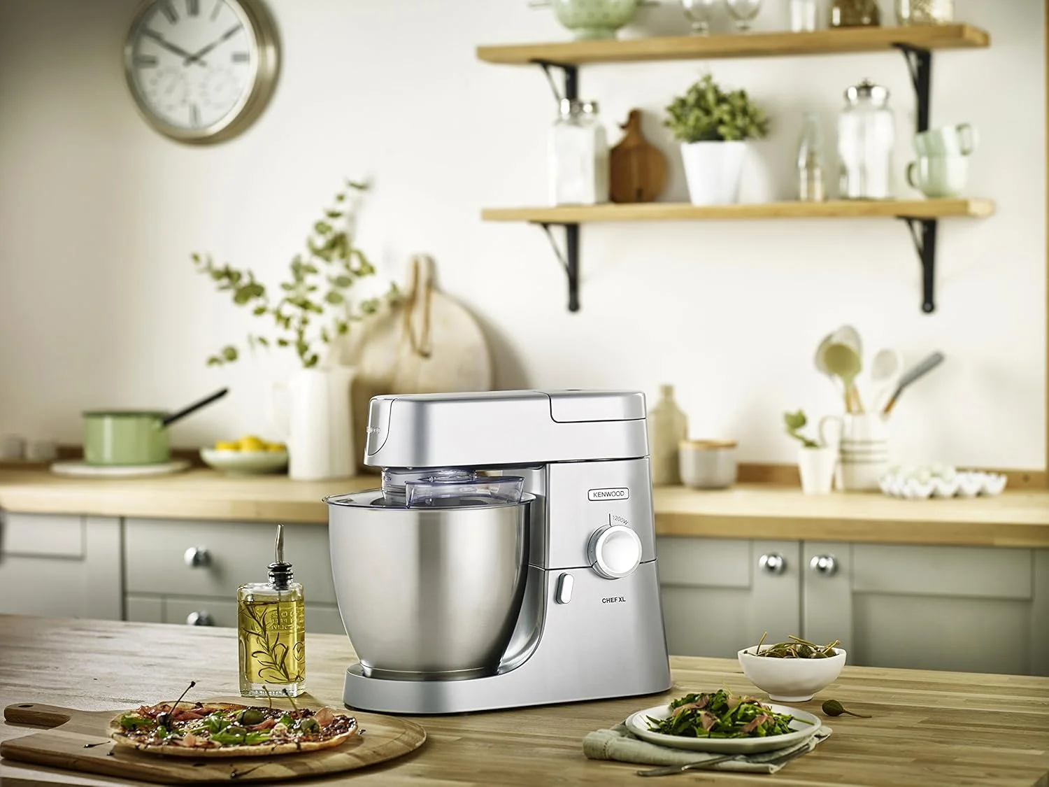 میکسر ایستاده کنوود مدل CHEF XL KVL4230S با بدنه فلزی، موتور 1200 وات، کاسه استیل 6.7 لیتری، سری K-Beater، همزن، خمیرزن، مخلوط کن شیشه ای، چرخ گوشت و آسیاب چند منظوره - نقره ای میکسر ایستاده کنوود مدل CHEF XL KVL4230S با بدنه فلزی، موتور 1200 وات، کاسه استیل 6.7 لیتری، سری K-Beater، همزن، خمیرزن، مخلوط کن شیشه ای، چرخ گوشت و آسیاب چند منظوره - نقره ای