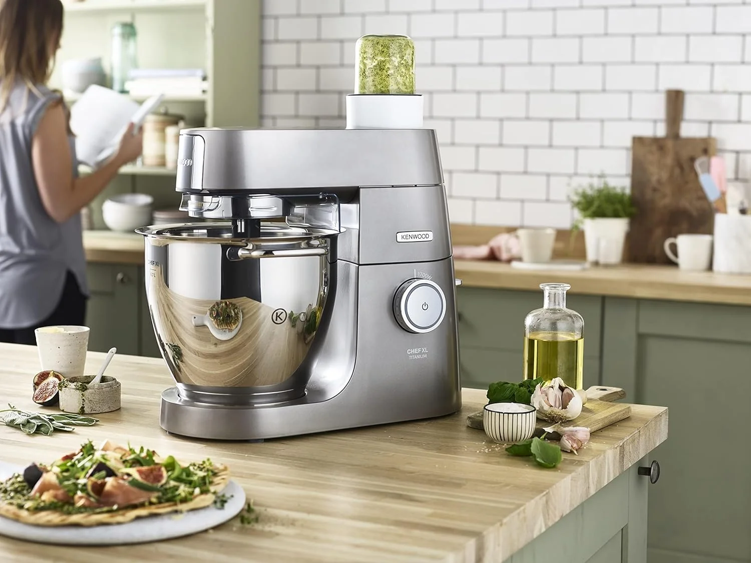میکسر ایستاده کنوود مدل CHEF XL TITANIUM با بدنه فلزی، موتور 1700 وات، کاسه استیل 6.7 لیتری، 5 ابزار جانبی، مخلوط کن شیشه ای، چرخ گوشت و آسیاب چند منظوره KVL8430S نقره ای میکسر ایستاده کنوود مدل CHEF XL TITANIUM با بدنه فلزی، موتور 1700 وات، کاسه استیل 6.7 لیتری، 5 ابزار جانبی، مخلوط کن شیشه ای، چرخ گوشت و آسیاب چند منظوره KVL8430S نقره ای