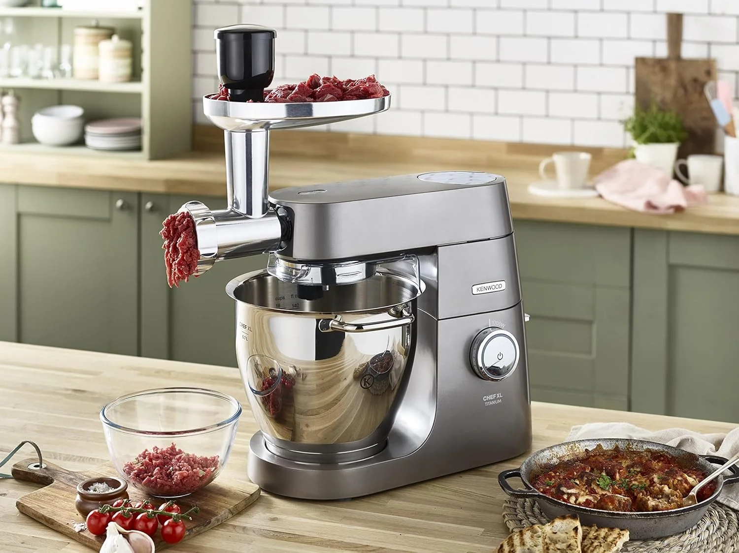 میکسر ایستاده کنوود مدل CHEF XL TITANIUM با بدنه فلزی، موتور 1700 وات، کاسه استیل 6.7 لیتری، 5 ابزار جانبی، مخلوط کن شیشه ای، چرخ گوشت و آسیاب چند منظوره KVL8430S نقره ای میکسر ایستاده کنوود مدل CHEF XL TITANIUM با بدنه فلزی، موتور 1700 وات، کاسه استیل 6.7 لیتری، 5 ابزار جانبی، مخلوط کن شیشه ای، چرخ گوشت و آسیاب چند منظوره KVL8430S نقره ای