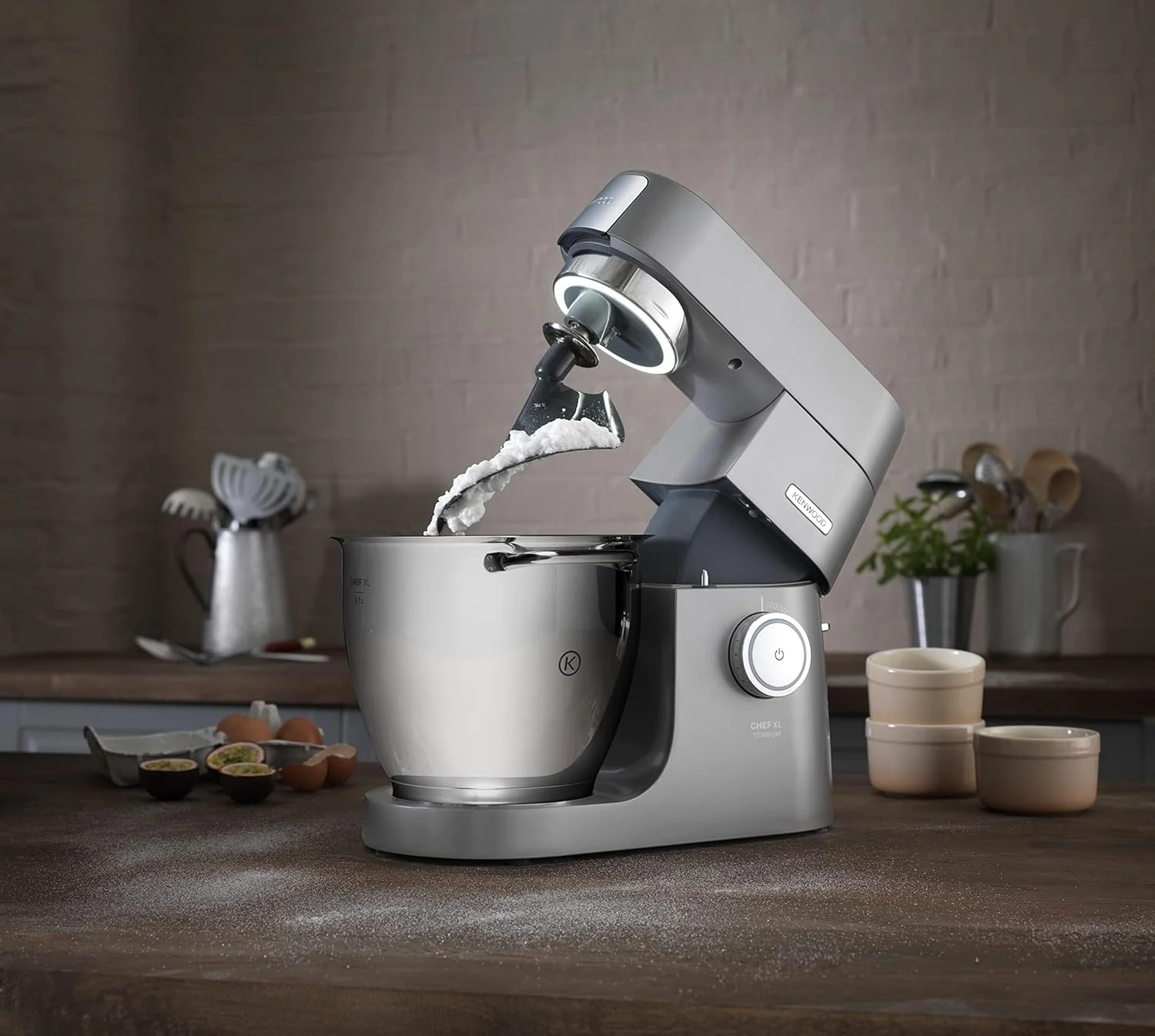 میکسر ایستاده کنوود مدل CHEF XL TITANIUM با بدنه فلزی، موتور 1700 وات، کاسه استیل 6.7 لیتری، 5 ابزار جانبی، مخلوط کن شیشه ای، چرخ گوشت و آسیاب چند منظوره KVL8430S نقره ای میکسر ایستاده کنوود مدل CHEF XL TITANIUM با بدنه فلزی، موتور 1700 وات، کاسه استیل 6.7 لیتری، 5 ابزار جانبی، مخلوط کن شیشه ای، چرخ گوشت و آسیاب چند منظوره KVL8430S نقره ای