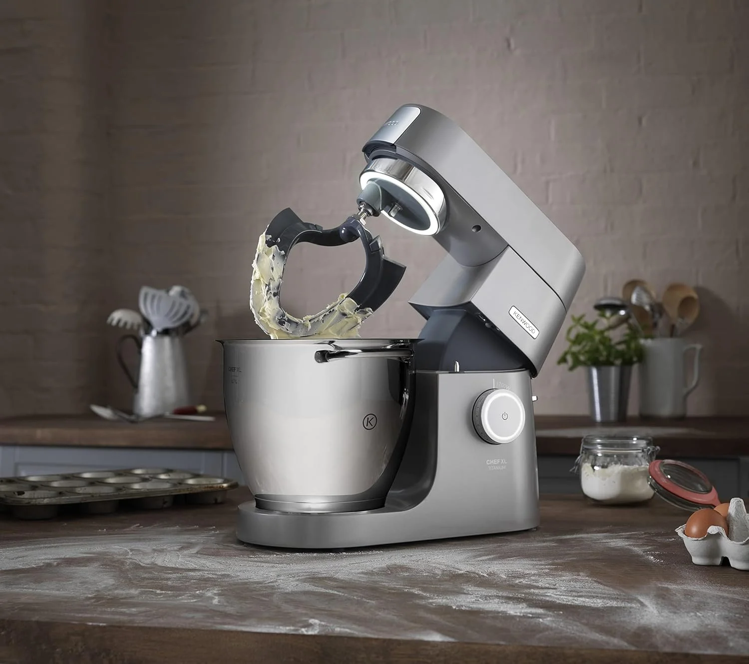 میکسر ایستاده کنوود مدل CHEF XL TITANIUM با بدنه فلزی، موتور 1700 وات، کاسه استیل 6.7 لیتری، 5 ابزار جانبی، مخلوط کن شیشه ای، چرخ گوشت و آسیاب چند منظوره KVL8430S نقره ای میکسر ایستاده کنوود مدل CHEF XL TITANIUM با بدنه فلزی، موتور 1700 وات، کاسه استیل 6.7 لیتری، 5 ابزار جانبی، مخلوط کن شیشه ای، چرخ گوشت و آسیاب چند منظوره KVL8430S نقره ای