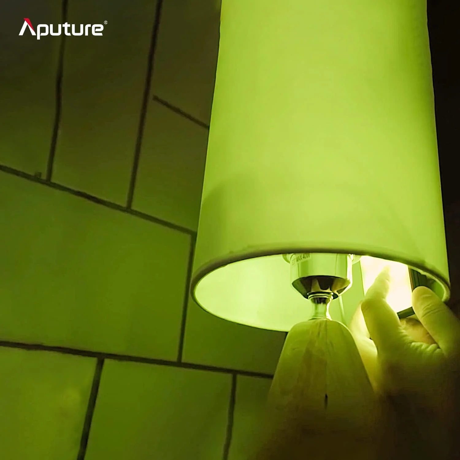 نور ویدئویی LED RGB مدل Aputure MC Amaran AL-MC با TLCI/CRI 96+، RGB 0-360 رنگ کامل، 3200-6500K قابل تنظیم، 0-100% کم نور شونده پیوسته، حالت CCT/HSI/FX، جلوه نورپردازی داخلی، کنترل برنامه، شارژ بی سیم نور ویدئویی LED RGB مدل Aputure MC Amaran AL-MC با TLCI/CRI 96+، RGB 0-360 رنگ کامل، 3200-6500K قابل تنظیم، 0-100% کم نور شونده پیوسته، حالت CCT/HSI/FX، جلوه نورپردازی داخلی، کنترل برنامه، شارژ بی سیم