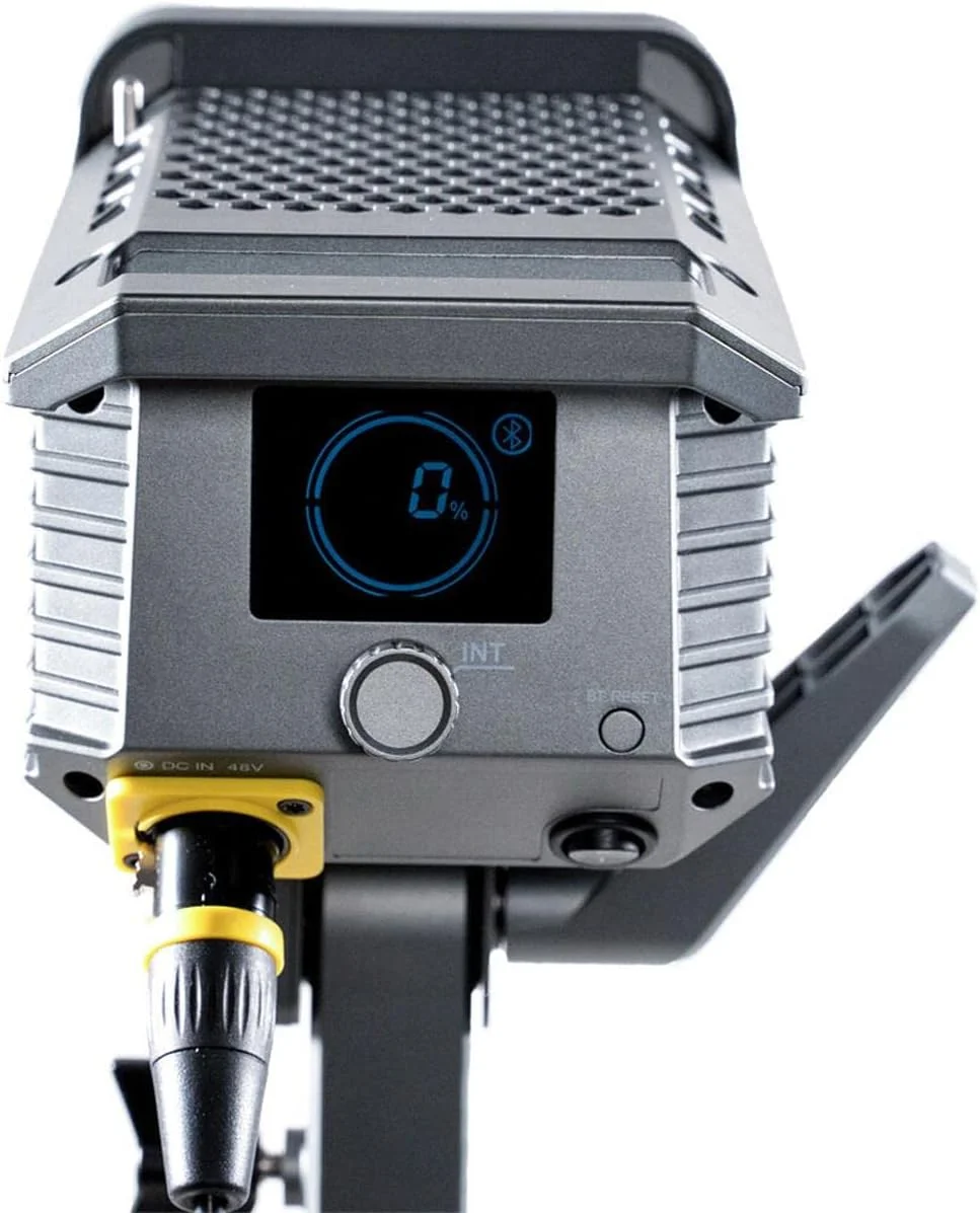 نور ال ای دی 200 وات APUTURE AMARAN 200D نور ال ای دی 200 وات APUTURE AMARAN 200D