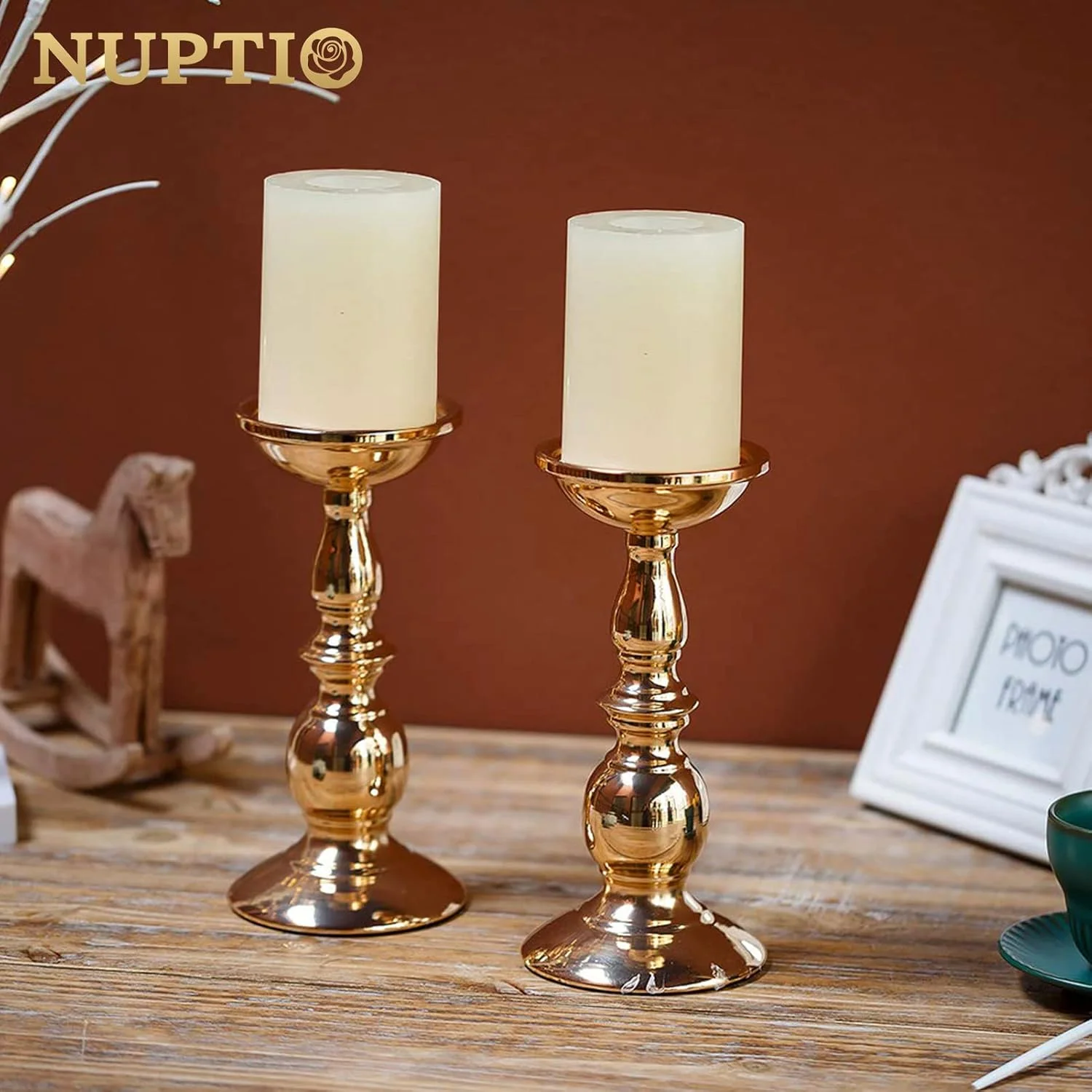 جاشمعی های پایه دار طلایی Nuptio، 2 عدد، شمعدان طلایی ایده آل برای شمع های استوانه ای 3 اینچی، هدیه برای عروسی، مهمانی، خانه، اسپا، ریکی، شمع نذری (2 عدد x بزرگ)