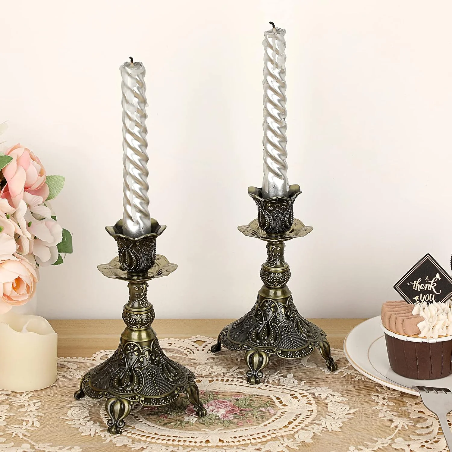 اونمای، ست 2 عددی شمعدان فلزی باریک، شمعدانهای برنزی عتیقه، پایههای شمعدان باریک تزئینی، شمعدانهای کوچک عتیقه برای دکور میز عروسی اونمای، ست 2 عددی شمعدان فلزی باریک، شمعدانهای برنزی عتیقه، پایههای شمعدان باریک تزئینی، شمعدانهای کوچک عتیقه برای دکور میز عروسی