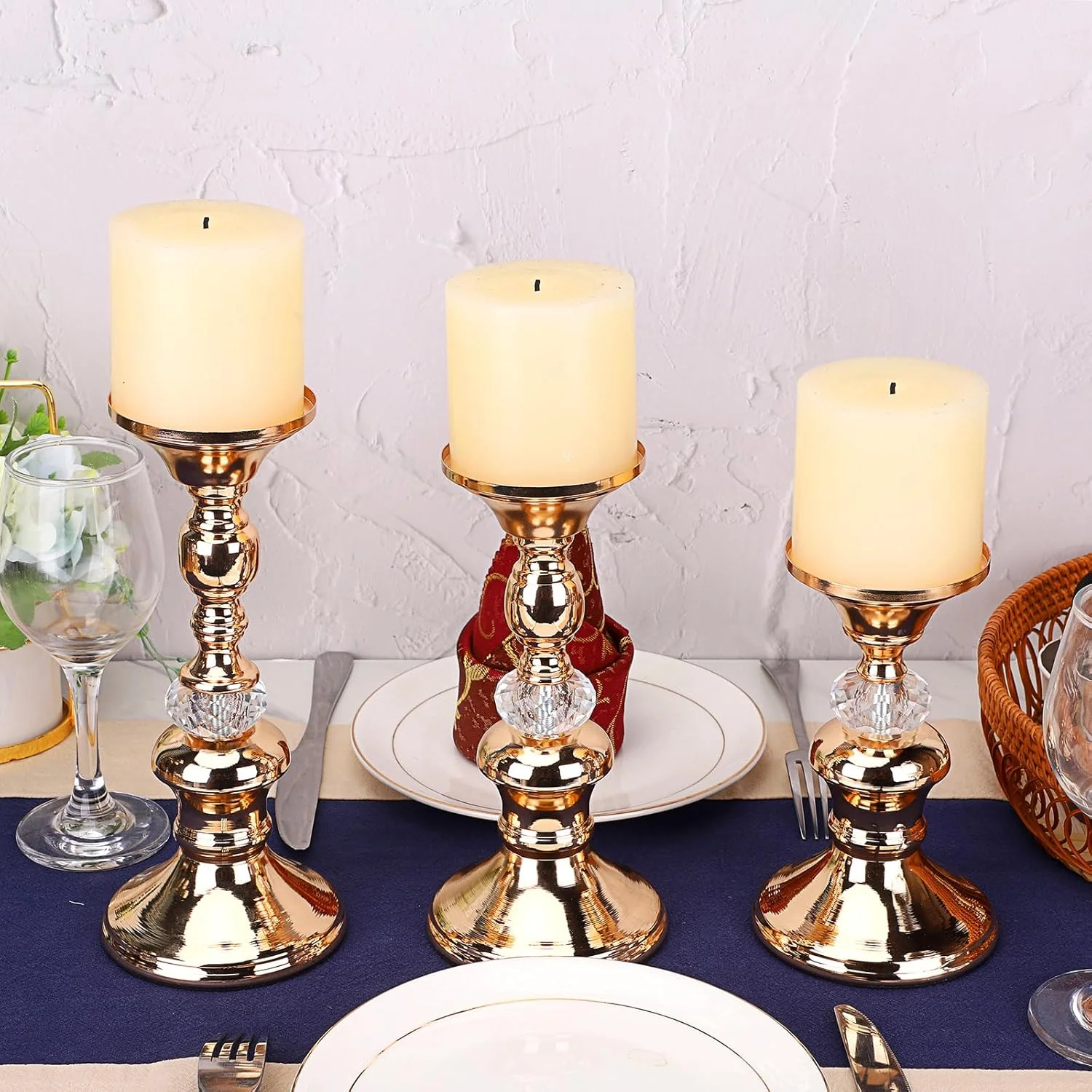 اونمای، ست 3 عددی شمعدانهای فلزی طلایی، شمعدانهای برنجی قدیمی، پایههای شمعدان کریستالی فلزی، شمعدانهای شیک برای میز غذاخوری، دکور شومینه عروسی اونمای، ست 3 عددی شمعدانهای فلزی طلایی، شمعدانهای برنجی قدیمی، پایههای شمعدان کریستالی فلزی، شمعدانهای شیک برای میز غذاخوری، دکور شومینه عروسی