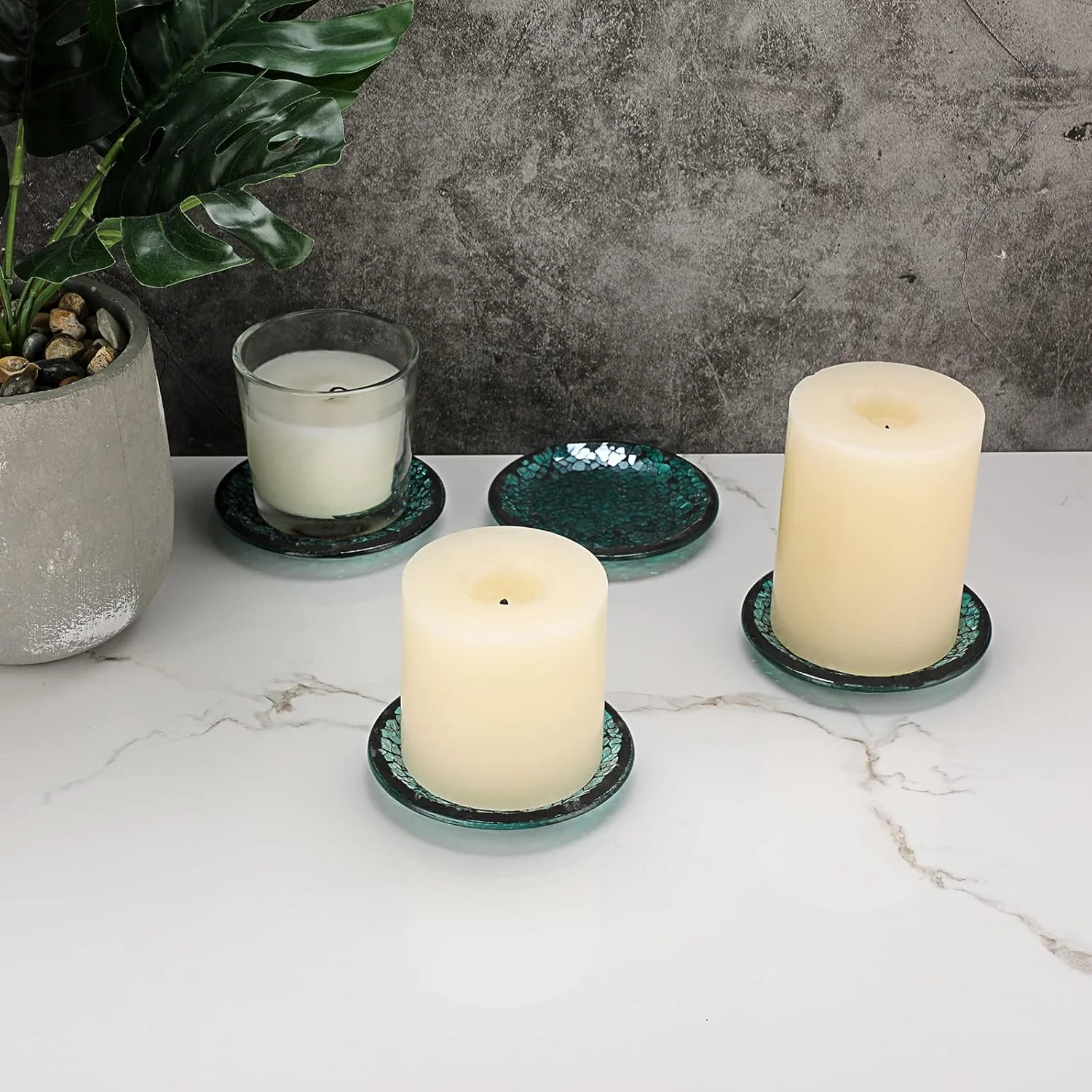 اونمای، ست 4 تایی بشقاب شیشهای موزاییکی آبی، زیر شمعی پایه دار 4 اینچی، زیر لیوانی شیشهای موزاییکی، سینی شمع گرد کوچک، پایه شمع شیشهای تزئینی برای دکور میز اونمای، ست 4 تایی بشقاب شیشهای موزاییکی آبی، زیر شمعی پایه دار 4 اینچی، زیر لیوانی شیشهای موزاییکی، سینی شمع گرد کوچک، پایه شمع شیشهای تزئینی برای دکور میز