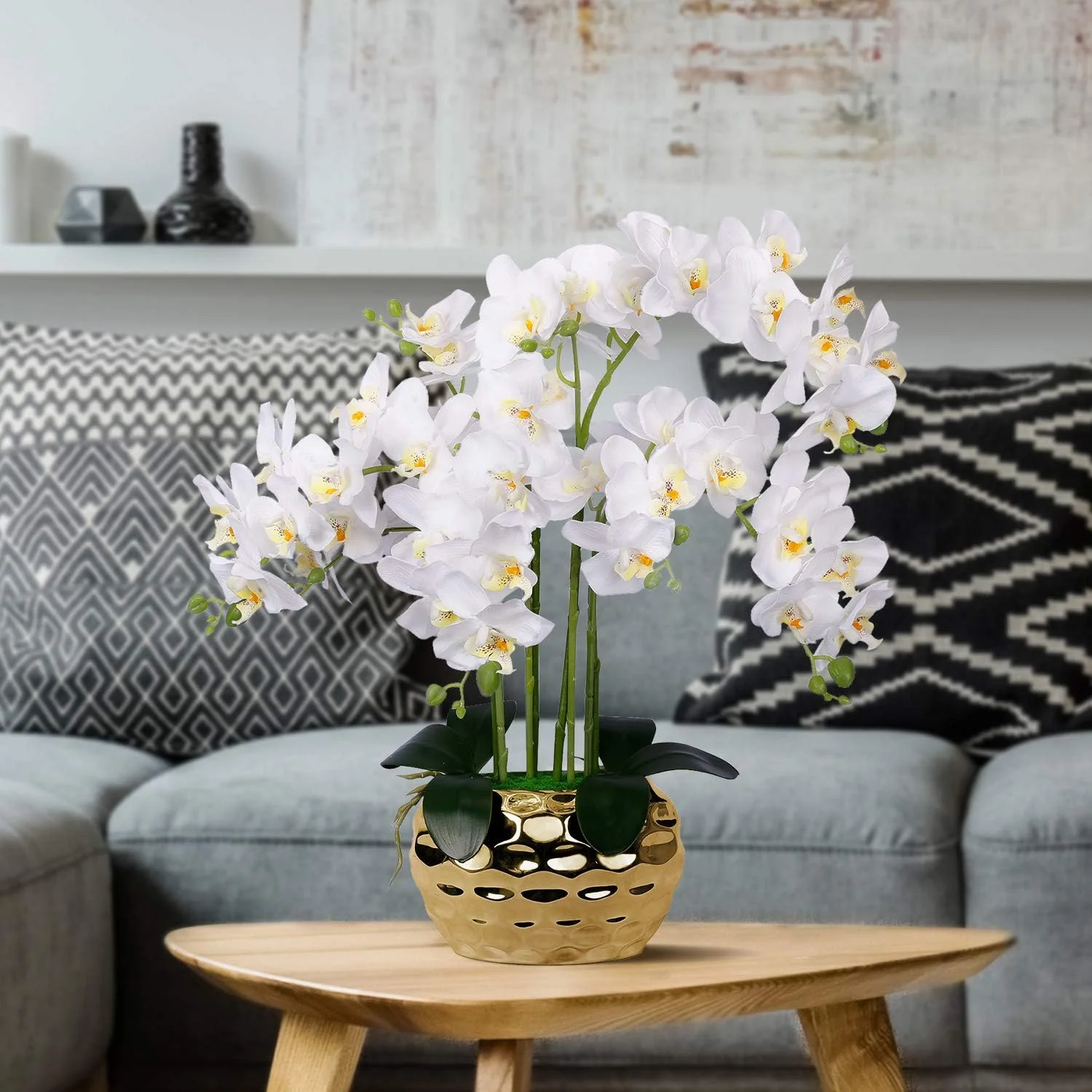ارکیده مصنوعی در گلدان طلایی، ارکیده سفید ابریشمی، گیاه ارکیده مصنوعی در گلدان طلایی، چیدمان گل مصنوعی، گل های سفید مصنوعی برای دکوراسیون، دکوراسیون منزل، دکوراسیون آشپزخانه، تزیین میز