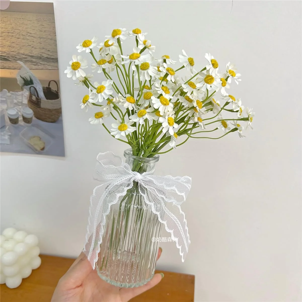 گل های مصنوعی کوچک گل بابونه سفید Smalldu، 2 دسته/12 عدد گل بابونه مصنوعی 10 اینچی، گل وحشی بهاری برای دکوراسیون مهمانی (گلدان شامل نمی شود) گل های مصنوعی کوچک گل بابونه سفید Smalldu، 2 دسته/12 عدد گل بابونه مصنوعی 10 اینچی، گل وحشی بهاری برای دکوراسیون مهمانی (گلدان شامل نمی شود)
