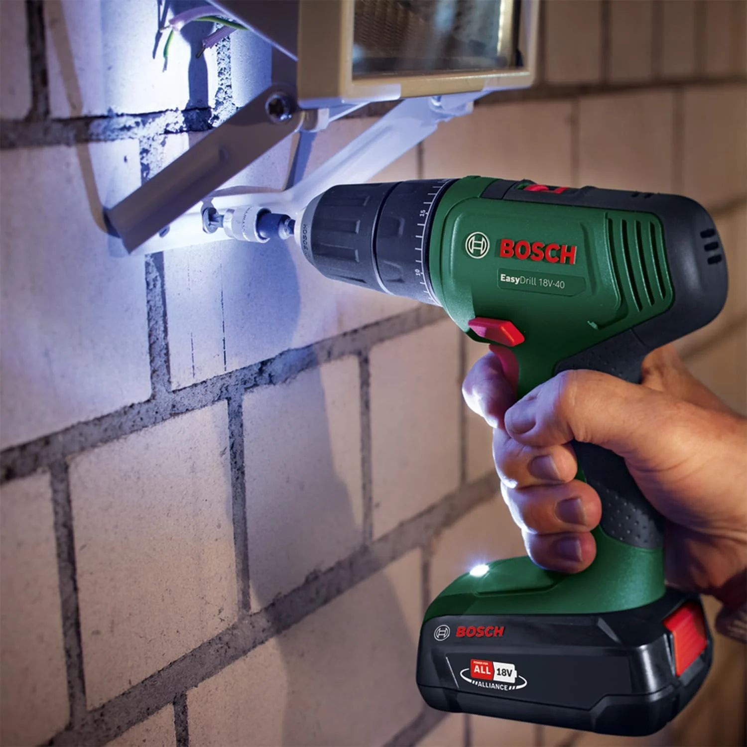 دریل شارژی بوش مدل EasyDrill 18V-40 (پیچ گوشتی یا دریل در چوب، فلز و پلاستیک؛ 241 لوازم جانبی؛ 1 باتری 18 ولت 1.5 آمپر ساعت؛ با 1 جعبه سیستم)