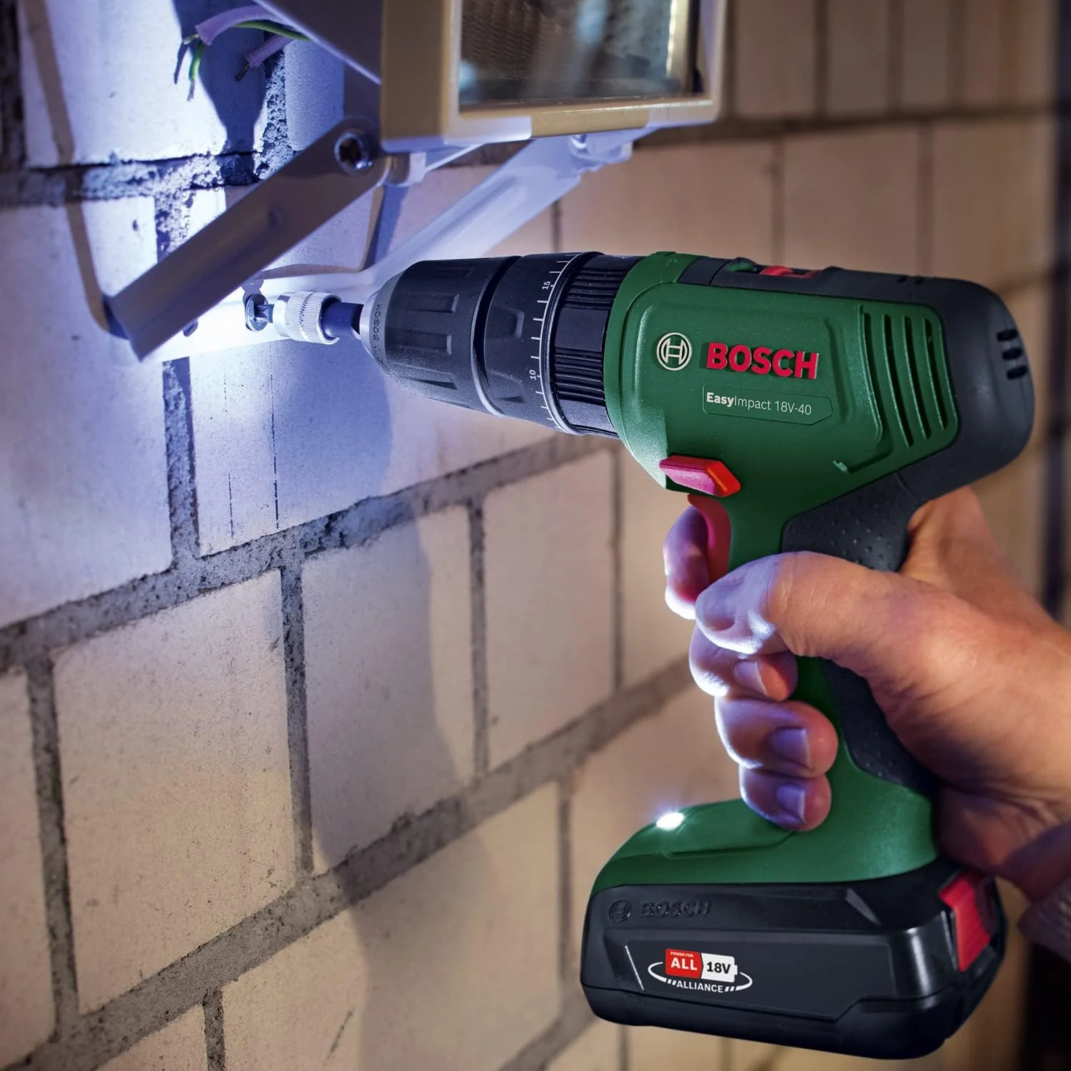 دریل چکشی شارژی بوش مدل EasyImpact 18V-40 (همراه با 1 باتری 2.0 آمپر ساعت، سیستم 18 ولت، در کیف حمل)
