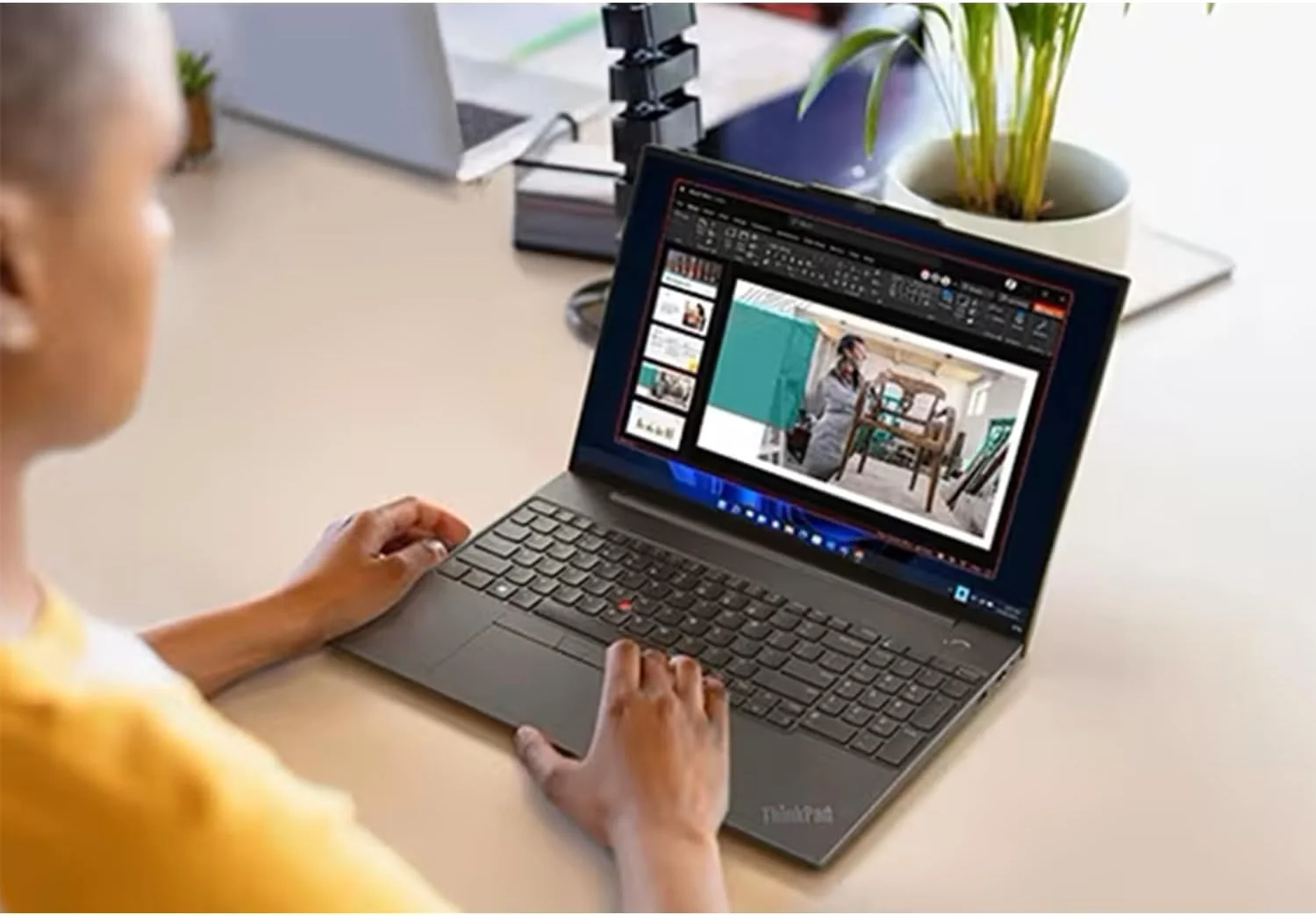 لپ تاپ تجاری لنوو ThinkPad E16، صفحه نمایش 16 اینچی WUXGA، AMD Ryzen 5 7530U (بهتر از i7-1165G7)، رم 24 گیگابایتی، SSD 512 گیگابایتی PCIe، وب کم، HDMI، RJ-45، حسگر اثر انگشت، Wi-Fi 6، ویندوز 11 پرو، مشکی