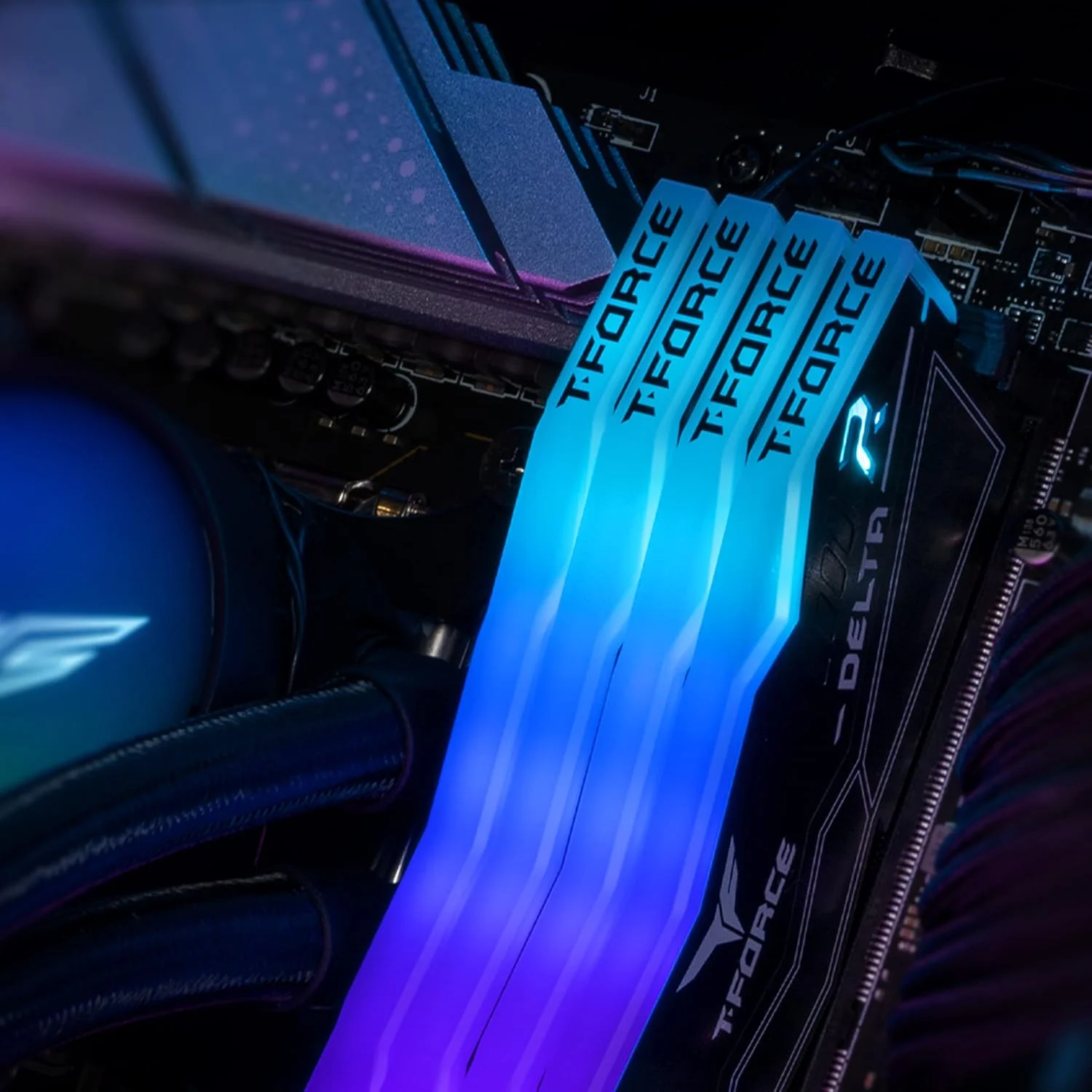رم تیم گروپ دلتا سفید RGB DDR5 6000MHz 32GB (2x16GB) CL30 دو کاناله AMD Expo و Intel XMP سفید