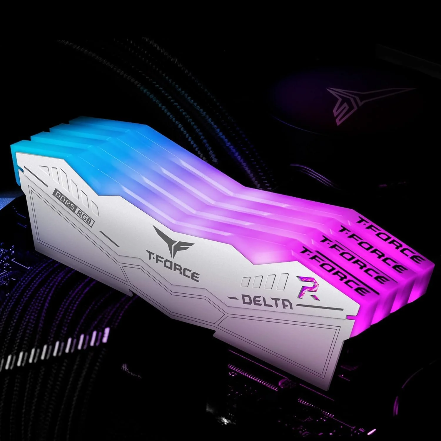 رم دسکتاپ گیمینگ TeamGroup T-Force Delta RGB با ظرفیت 32 گیگابایت، فرکانس 6000 مگاهرتز، CL38، DDR5، پشتیبانی از Intel XMP 3.0 و AMD Expo (سفید) - FF4D532G6000HC38A01