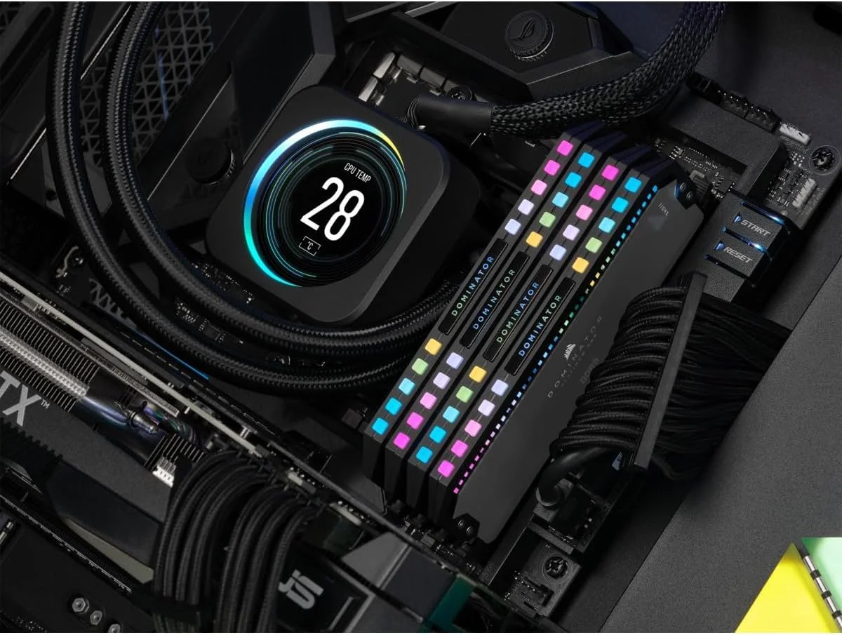 رم کامپیوتر CORSAIR DOMINATOR PLATINUM RGB DDR5 با ظرفیت 64 گیگابایت (4x16GB) DDR5 5600 با تایمینگ CL36-36-36-76 و ولتاژ 1.25V، دارای AMD EXPO و Intel XMP - رنگ خاکستری