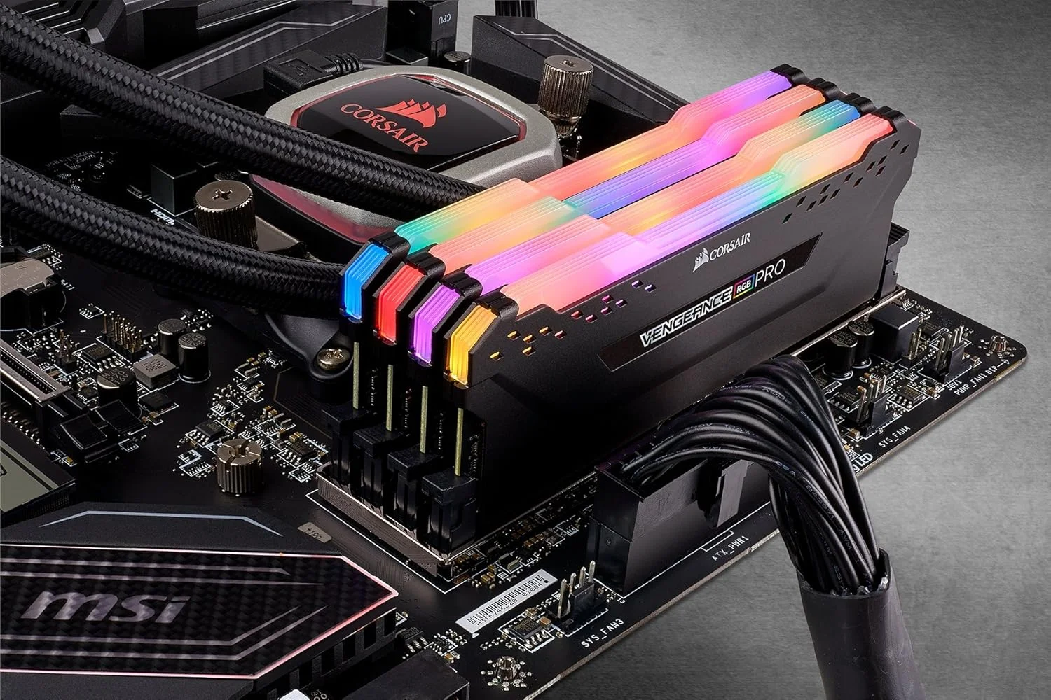 حافظه رم دسکتاپ 32 گیگابایتی (4X8GB) Corsair cmw32Gx4M4C3200C14 Vengeance RGB Pro DDR4 3200 (Pc4-25600) C14 مشکی