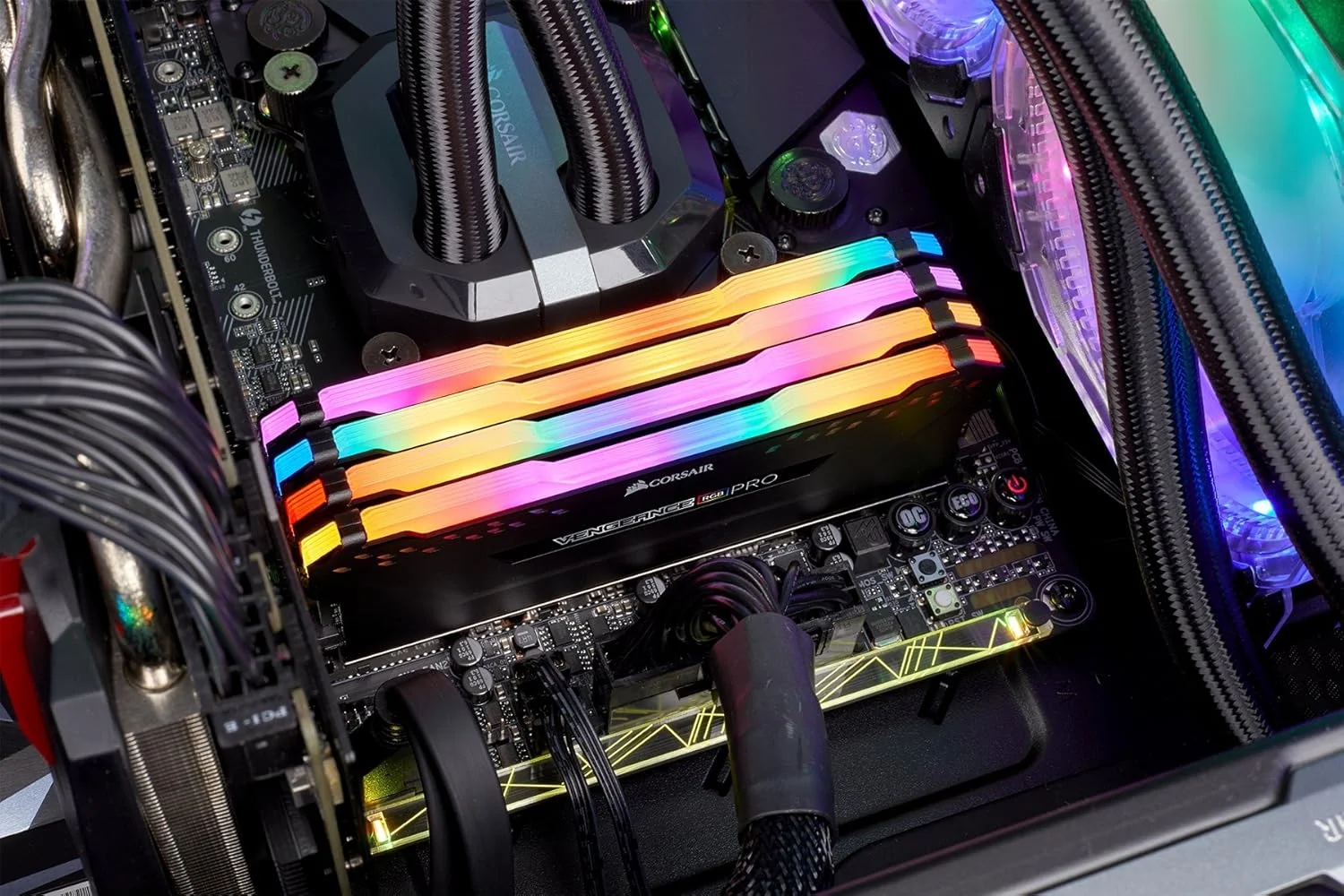 حافظه رم دسکتاپ 32 گیگابایتی (4X8GB) Corsair cmw32Gx4M4C3200C14 Vengeance RGB Pro DDR4 3200 (Pc4-25600) C14 مشکی