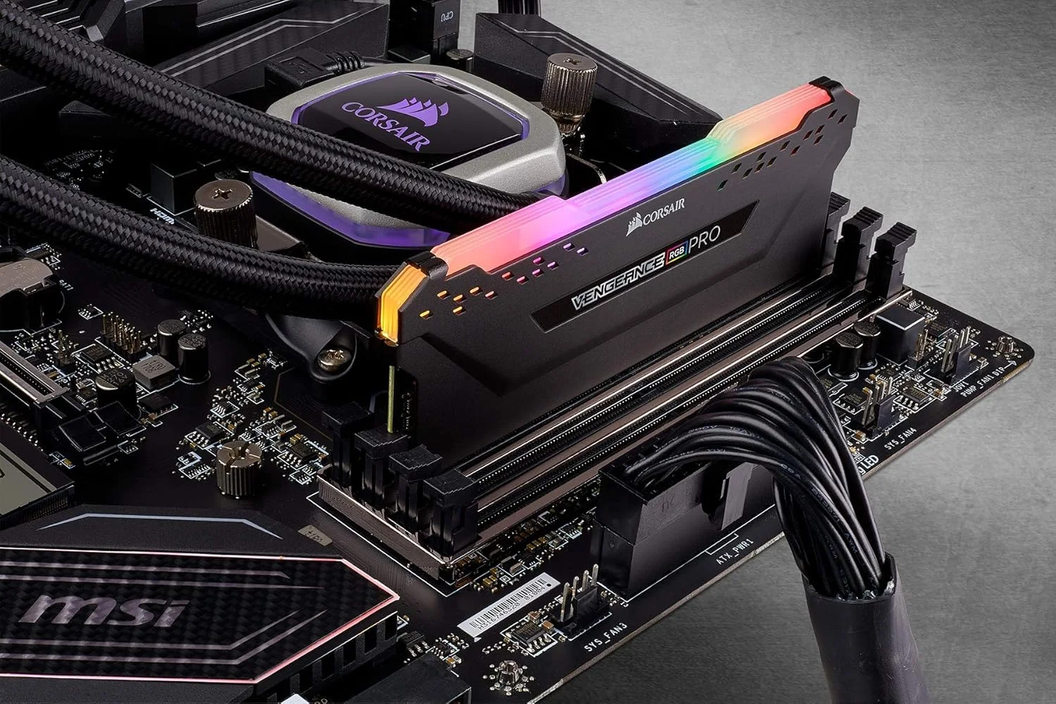 رم کورسیر VENGEANCE RGB PRO با ظرفیت 16 گیگابایت (تک کاناله 16 گیگابایتی) DDR4 3600 (PC4-28800) با تاخیر C18 و ولتاژ 1.35 ولت، بهینه شده برای AMD - مشکی