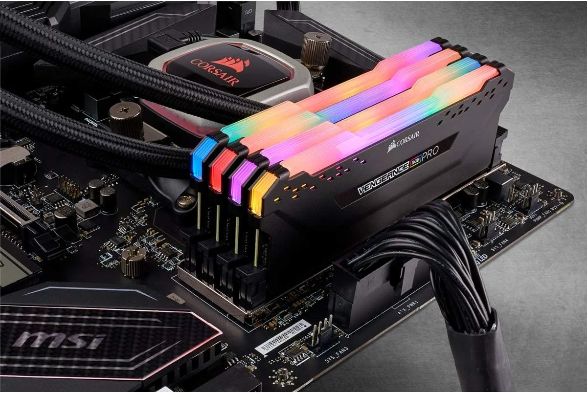 رم دسکتاپ 32 گیگابایتی (4x8GB) Corsair Vengeance RGB Pro DDR4 4266 (PC4-34100) C19 - مشکی رم دسکتاپ 32 گیگابایتی (4x8GB) Corsair Vengeance RGB Pro DDR4 4266 (PC4-34100) C19 - مشکی