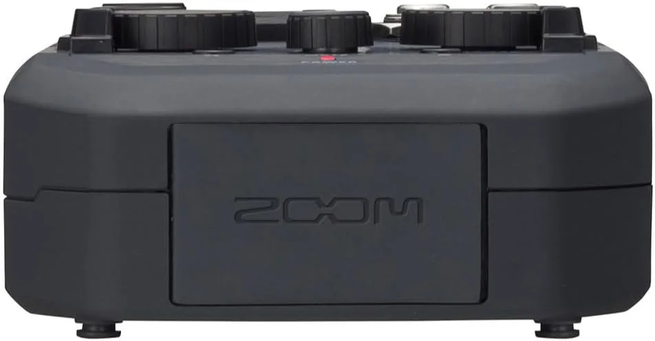 کارت صدای استریو USB قابل حمل Zoom U-24 برای ضبط و اجرا، 2 ورودی/4 خروجی، برای PC، Mac یا iPad. میکروفون با عملکرد بالا مشابه ضبط کننده های H6. حداکثر 24 بیت/96 کیلوهرتز 2x ورودی Combo Jack/XLR (میکروفون یا لاین) با کنترل های بهره مستقل. نشانگرهای سطح. ورودی 1 از Hi-Z برای اتصال گیتار یا باس پشتیبانی می کند. 2x خروجی اصلی Jack. خروجی های خط استریو RCA اختصاصی و هدفون. MIDI I/O مانیتورینگ بدون تاخیر. همچنین می تواند به عنوان آمپلی فایر هدفون با کیفیت استودیو استفاده شود. فانتوم +48 ولت 2 عدد باتری AA (4 ساعت) یا آداپتور AD-17 اختیاری. تغذیه از طریق USB. شامل Ableton Line.