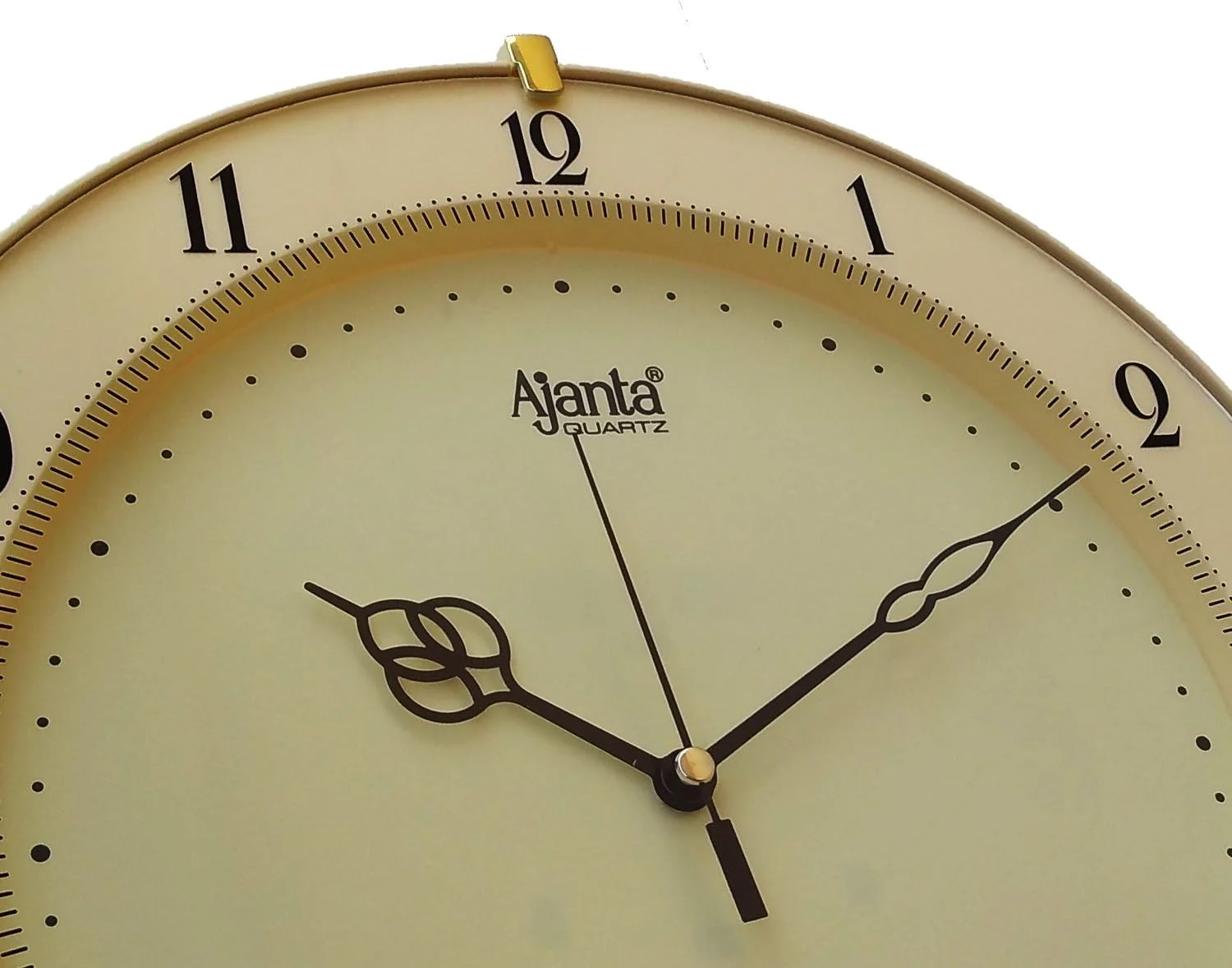 ساعت دیواری پلاستیکی کوارتز گرد انتزاعی آجانتا (28 سانتی متر X 3.5 سانتی متر X 28 سانتی متر، عاجی)