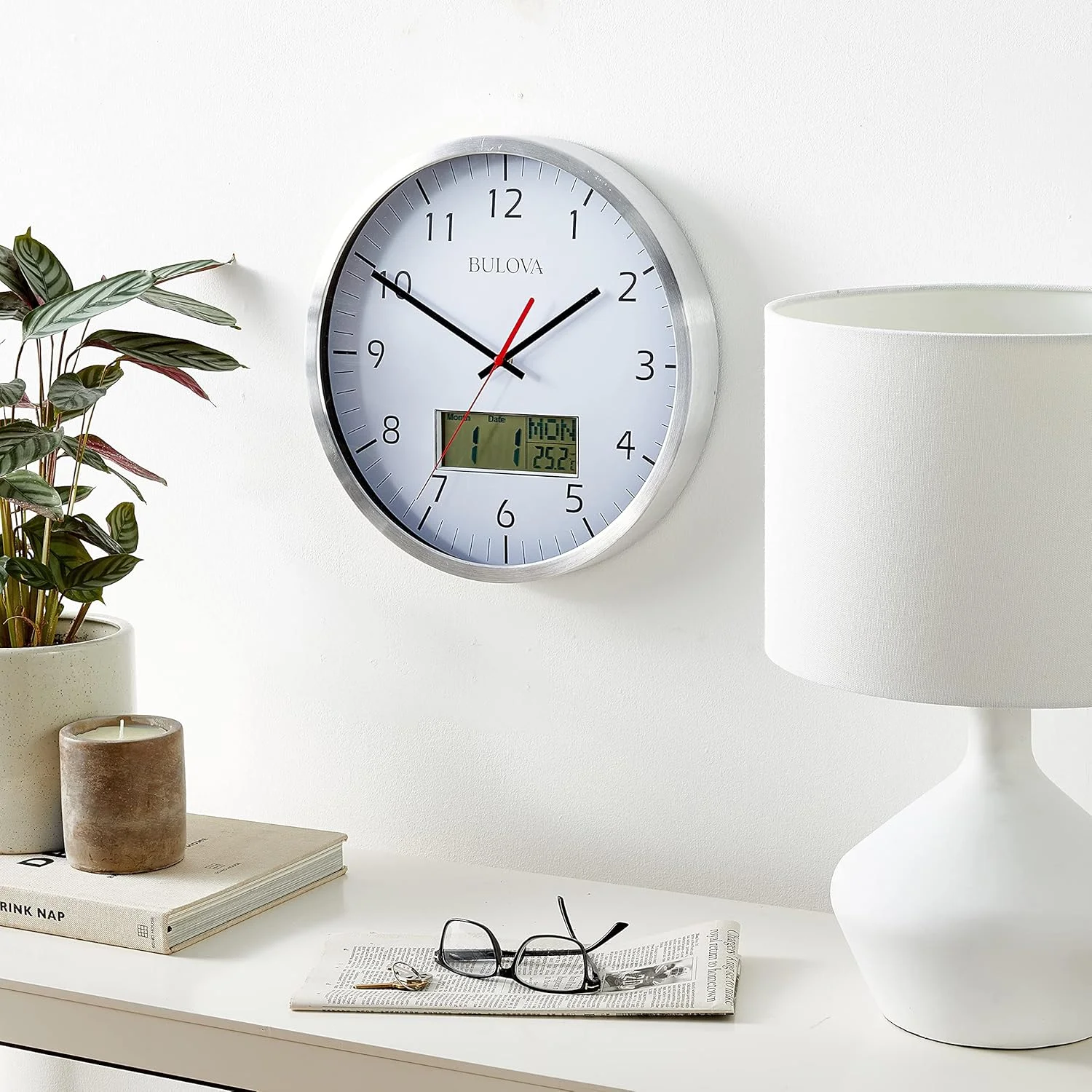 ساعت دیواری مدیریتی بولووا مدل C4810، نقره ای ساعت دیواری مدیریتی بولووا مدل C4810، نقره ای