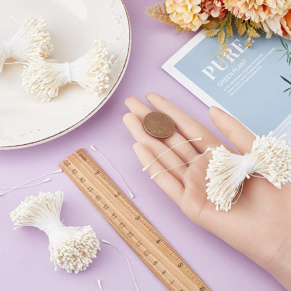 1600 عدد پرچم گل مصنوعی دو سر مرواریدی سفید شیری 2 میلی متری برای کاردستی، اسکرپ بوک DIY، تزئینات کریسمس، قطعات گل مینیاتوری برای دسته گل های دست ساز و آرایش گل