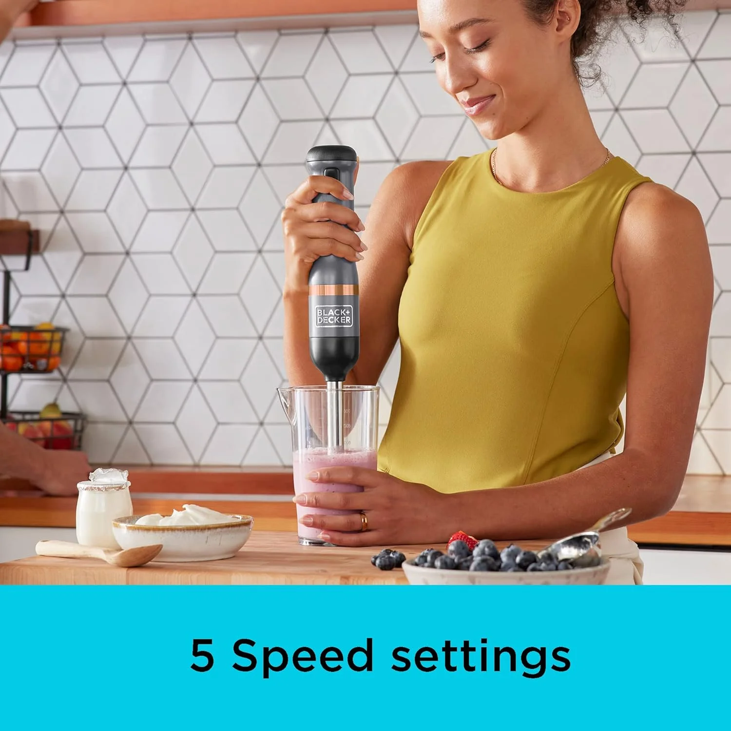 مخلوط کن برقی غوطه وری بی سیم 7.2 ولت Black & Decker Kitchen Wand با تنظیم 5 سرعته، فنجان اندازه گیری 700 میلی لیتری، پایه شارژ با نشانگر باتری، پلاستیک بدون BPA، BCKM1011KBF-GB، 2 سال گارانتی مخلوط کن برقی غوطه وری بی سیم 7.2 ولت Black & Decker Kitchen Wand با تنظیم 5 سرعته، فنجان اندازه گیری 700 میلی لیتری، پایه شارژ با نشانگر باتری، پلاستیک بدون BPA، BCKM1011KBF-GB، 2 سال گارانتی