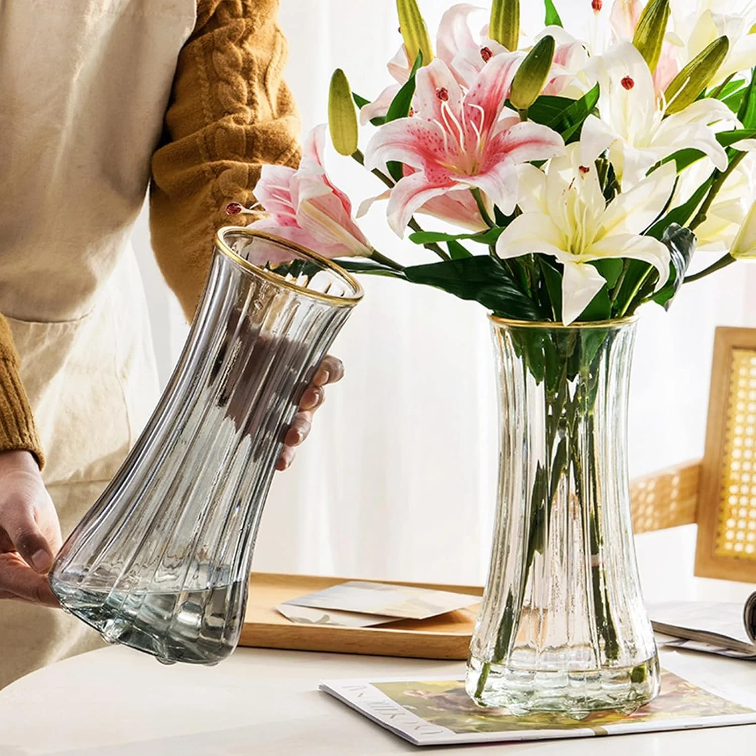 گلدان شیشه ای شفاف بزرگ مدرن Qiccijoo برای دکوراسیون منزل و دفتر کار، گلدان شیشه ای بلند رومیزی برای هدیه عروسی و خانه نویی (شفاف)