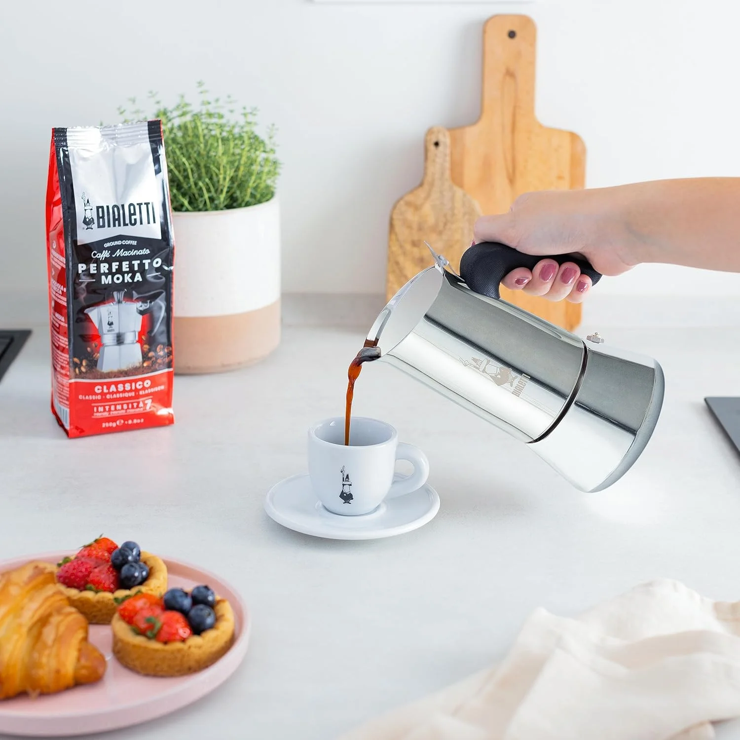 بیالتی - New Venus Induction، قهوه ساز روگازی، مناسب برای انواع اجاق گاز، استیل ضد زنگ، 10 فنجان (460 میلی لیتر)، آلومینیوم، نقره ای بیالتی - New Venus Induction، قهوه ساز روگازی، مناسب برای انواع اجاق گاز، استیل ضد زنگ، 10 فنجان (460 میلی لیتر)، آلومینیوم، نقره ای