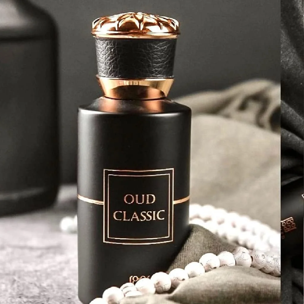 عطر احمد عود کلاسیک ادو پرفیوم - 50 میلی لیتر | عود شرقی مناسب برای آقایان و بانوان | نت های عود به زیبایی با مرکبات ملایم، وانیل، مشک و نعناع هندی متعادل شده است | توسط المغربی Arabian Oud and Perfumes Dubai