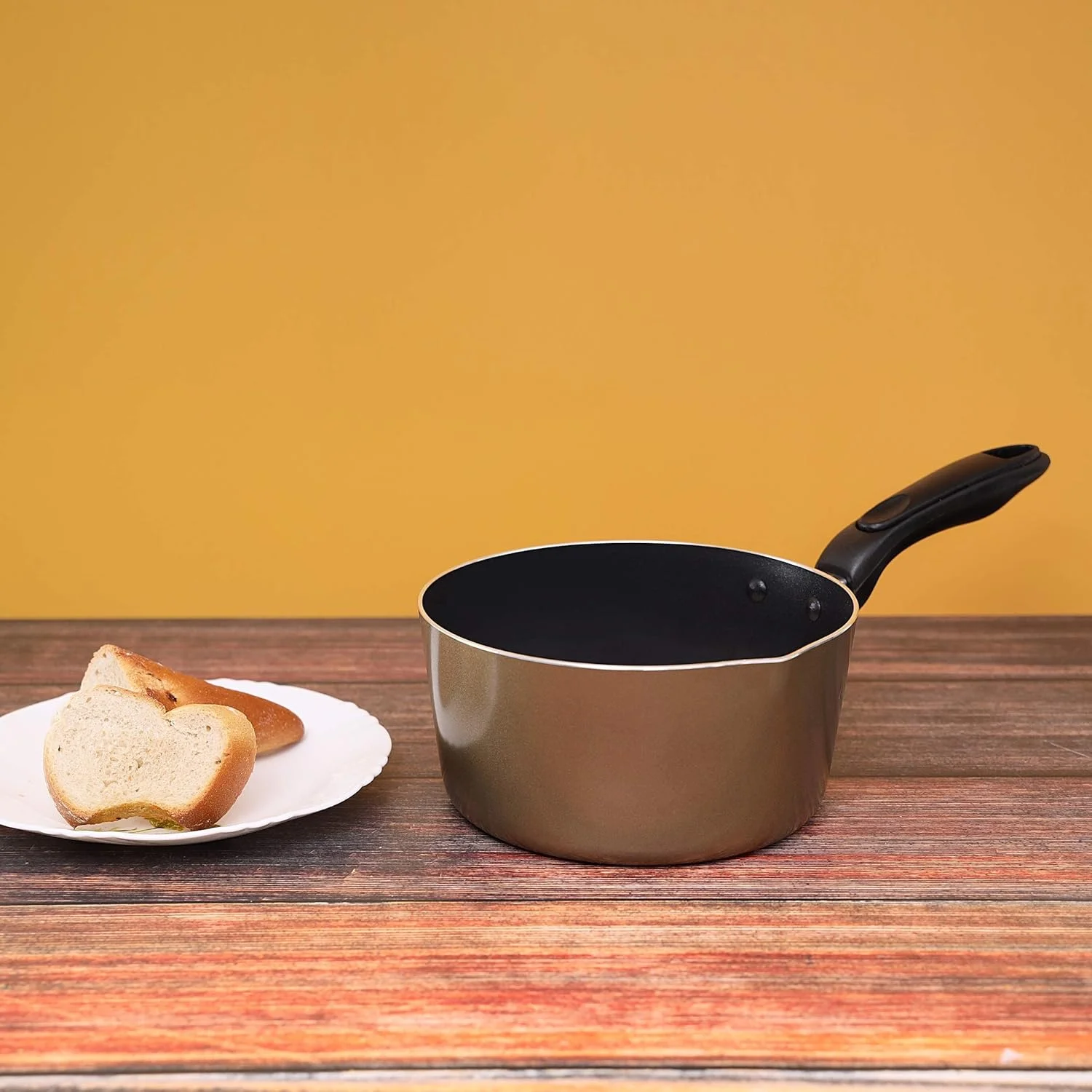 شیرجوش نچسب رویال فورد - 14 سانتی متر / 1 لیتر - دارای دهانه ریختن و دسته ارگونومیک - قابلمه شیر - ایده آل به عنوان قهوه جوش، چای ساز، شیر جوش و یک قابلمه کوچک