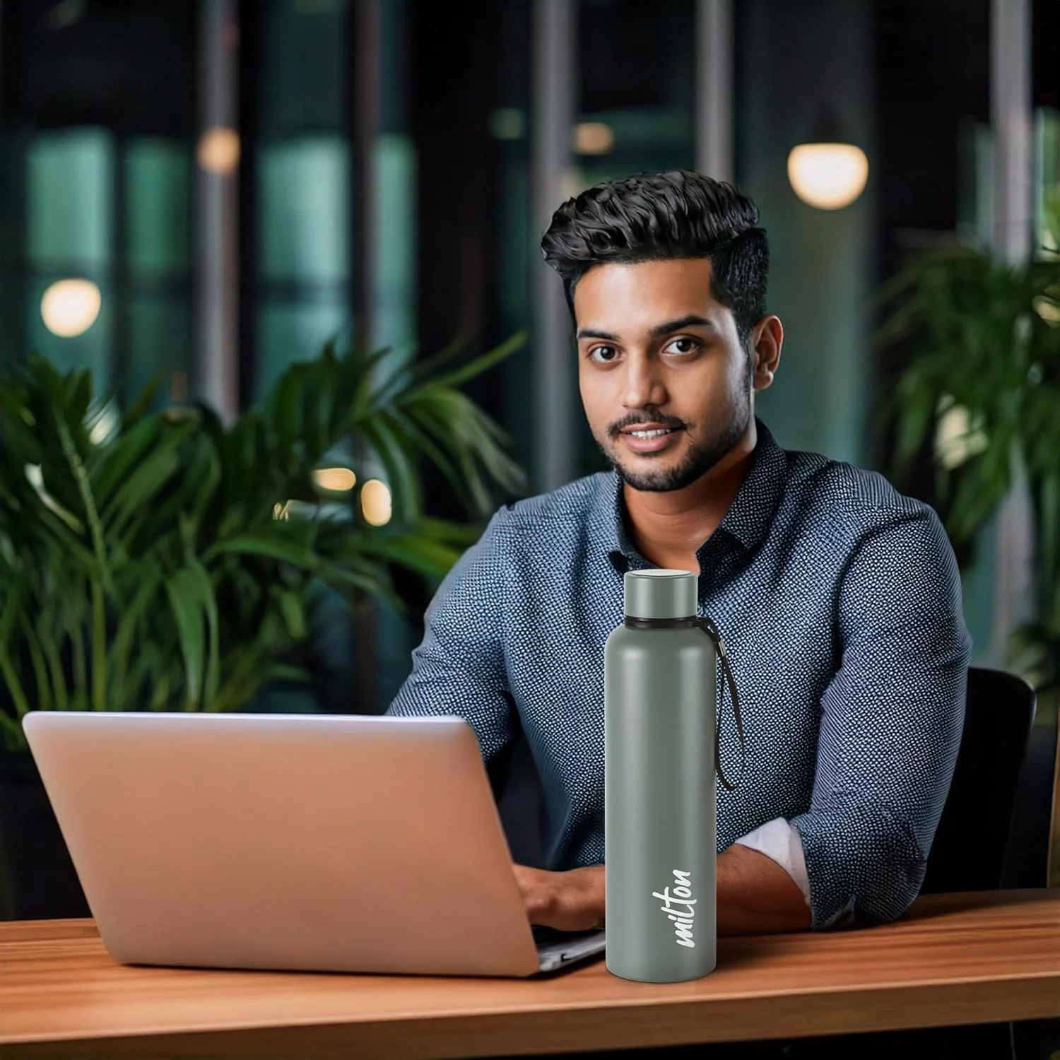 بطری ترموستیل میلتون مدل Aura 750، ظرفیت 750 میلی لیتر، خاکستری | 24 ساعت گرم و سرد | حمل آسان | ضد زنگ | ضد نشت | چای | قهوه | دفتر | باشگاه | خانه | آشپزخانه | پیاده روی | کوهنوردی | بطری مسافرتی
