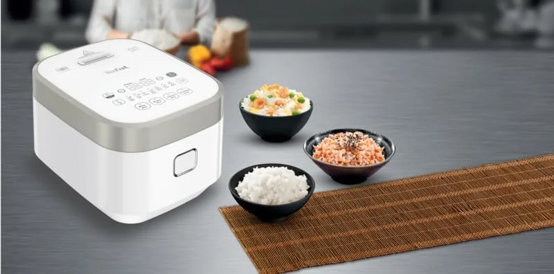 پلوپز تفال مدل Delirice Pro Compact RK8001 - توان 800 وات، تکنولوژی القایی، منطق فازی با دیگ کروی، ظرفیت 1 لیتر، 7 برنامه پخت، سفید