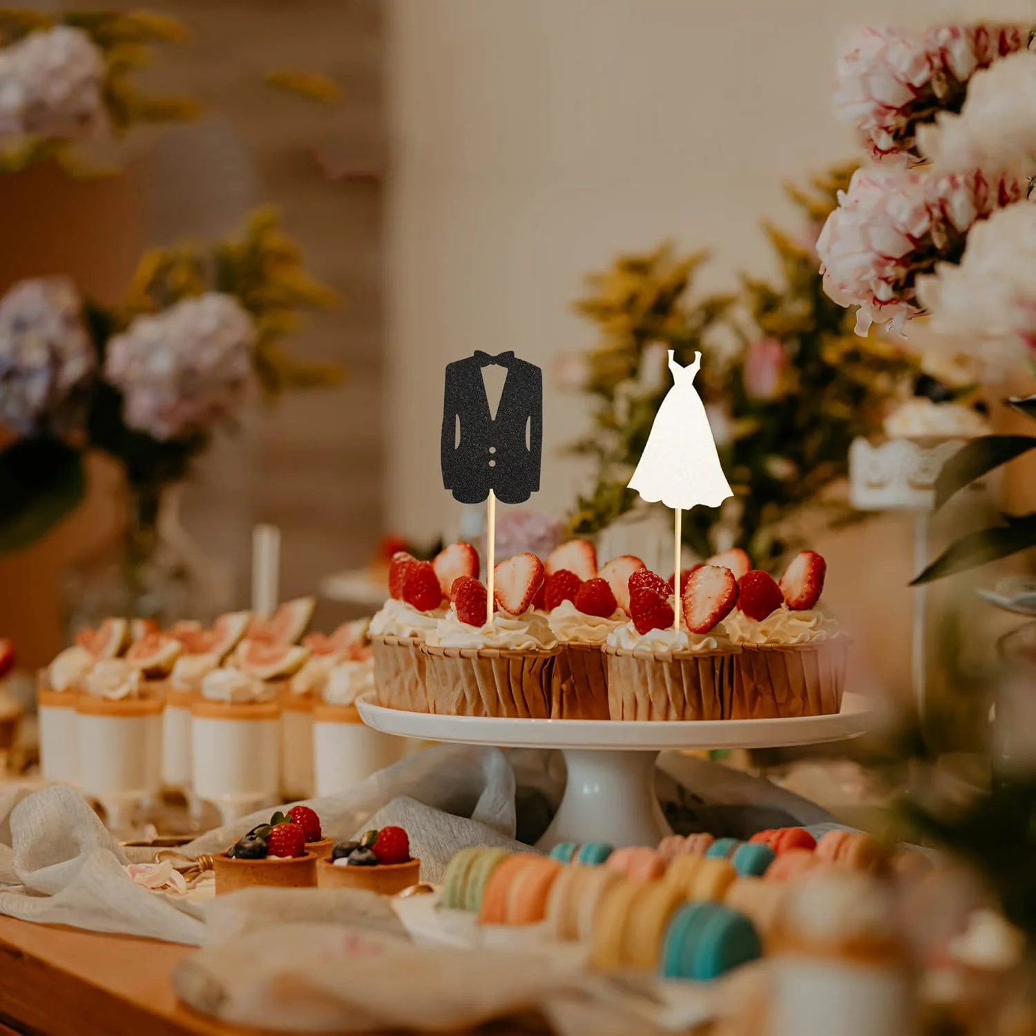 آرتسدیت 24 عدد تاپر کاپ کیک عروس و داماد، لباس عروس و تاکسیدو، مناسب برای جشن عروسی، نامزدی، سالگرد و تزیین کیک آرتسدیت 24 عدد تاپر کاپ کیک عروس و داماد، لباس عروس و تاکسیدو، مناسب برای جشن عروسی، نامزدی، سالگرد و تزیین کیک